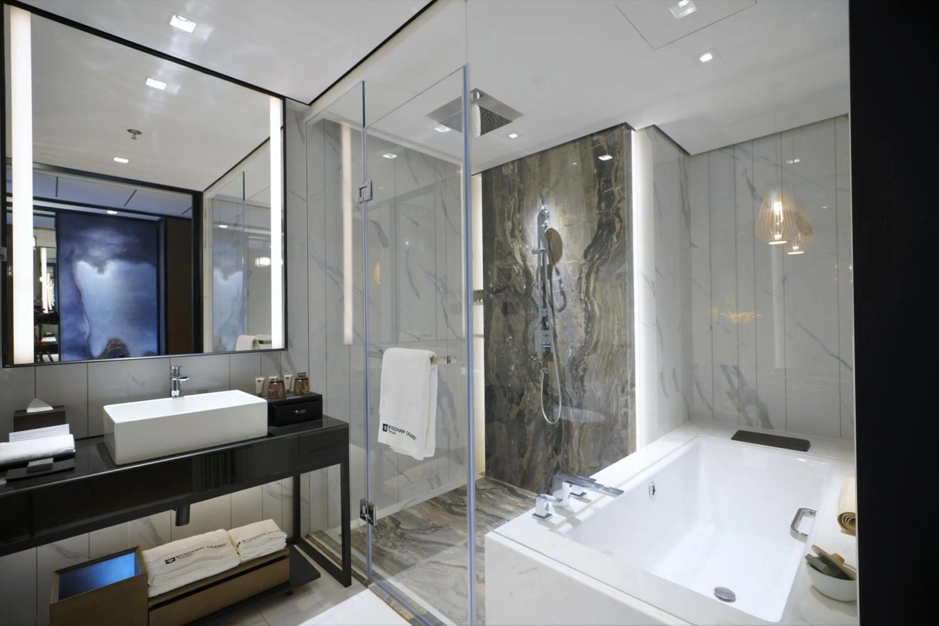 Shower in Wyndham Grand Yangon