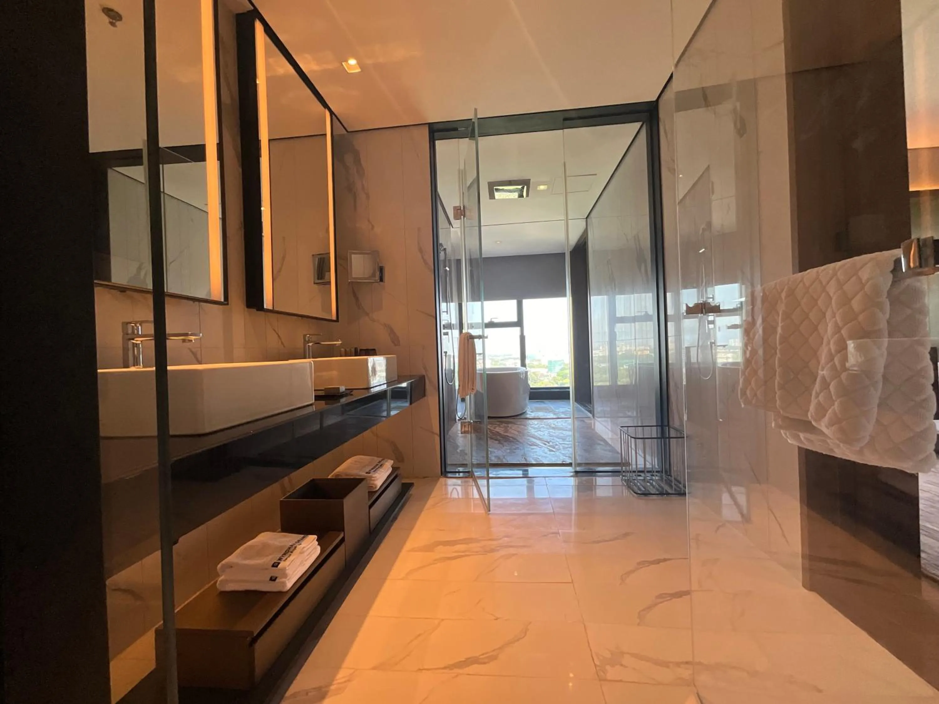Shower in Wyndham Grand Yangon