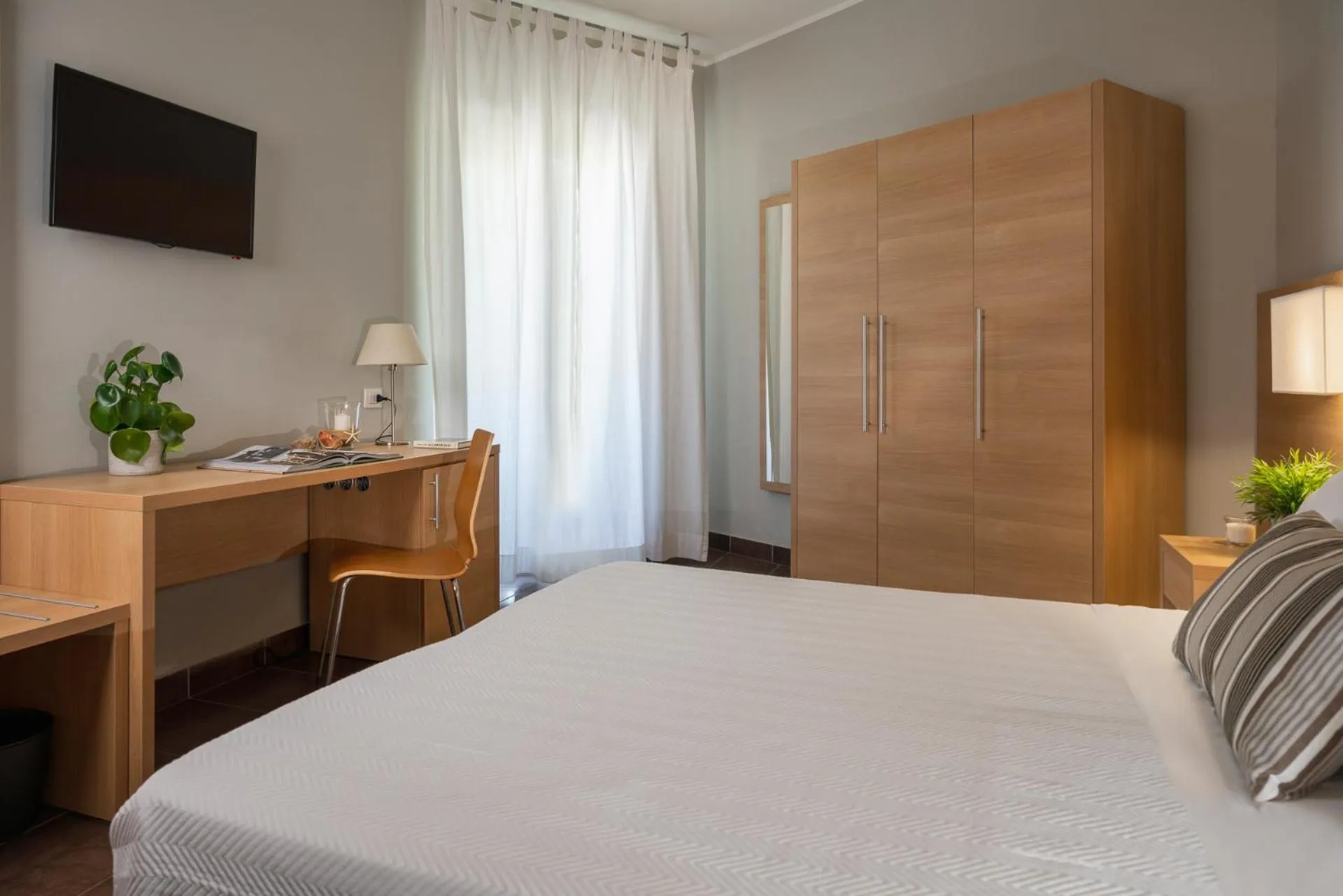 Photo of the whole room, Bed in Duparc Hotel