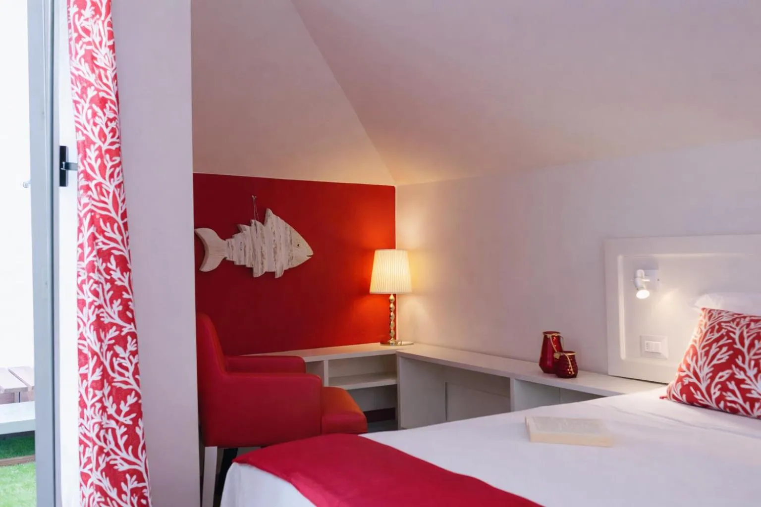 Bedroom, Bed in Duparc Hotel