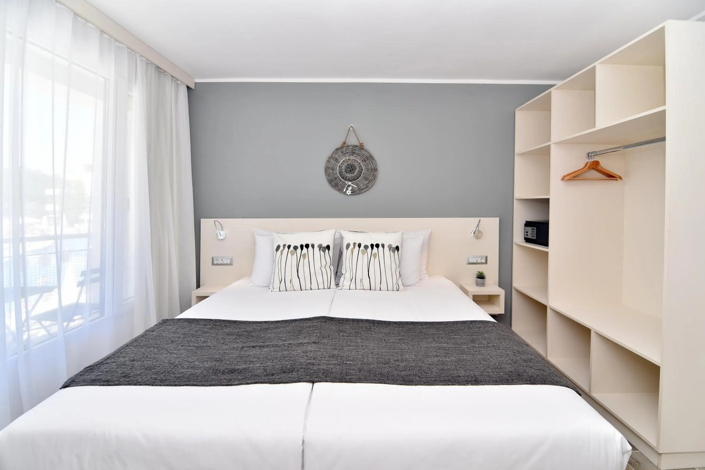 Bedroom, Bed in iHotel Sunny Beach