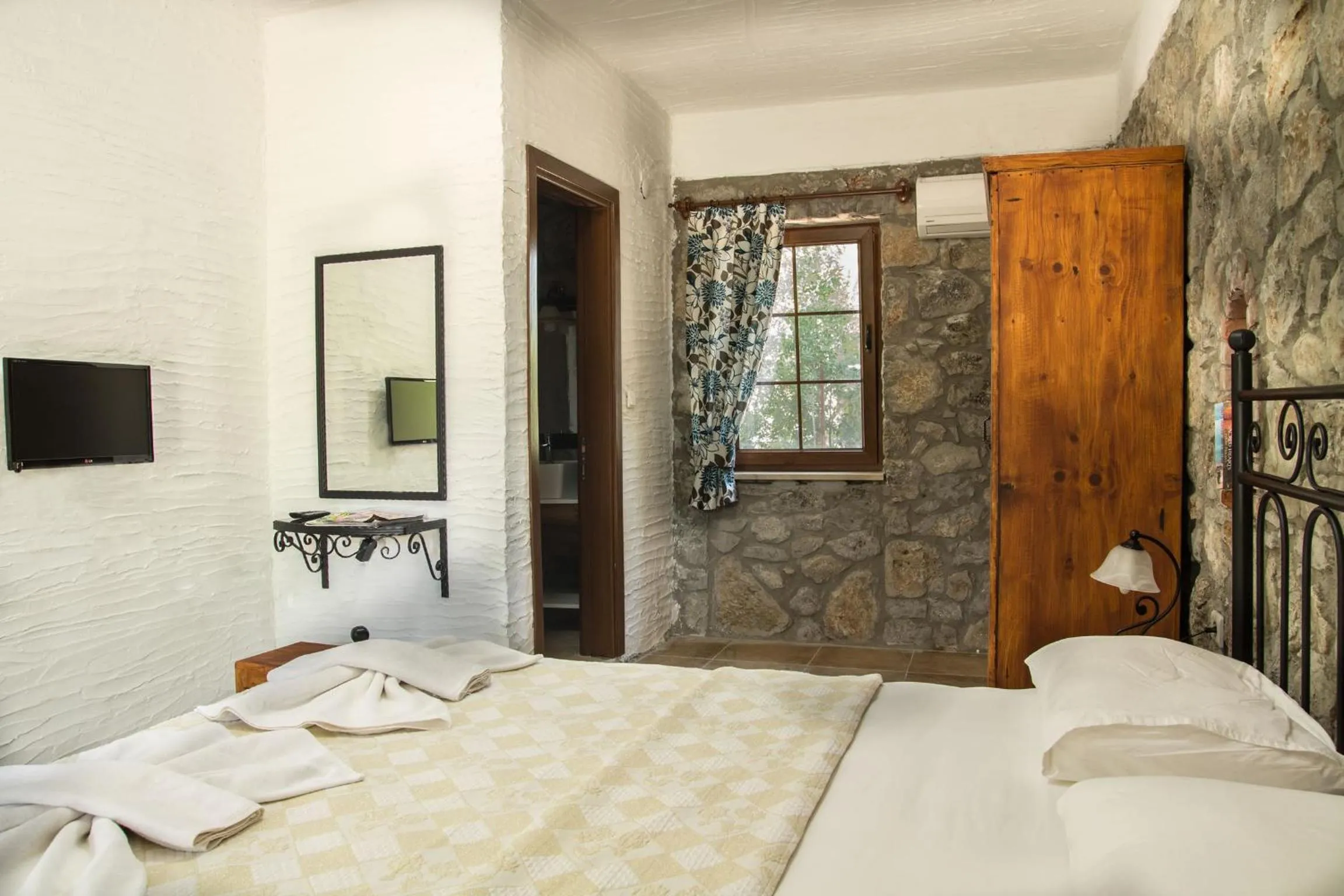 Bedroom, Bed in Doga Apartments