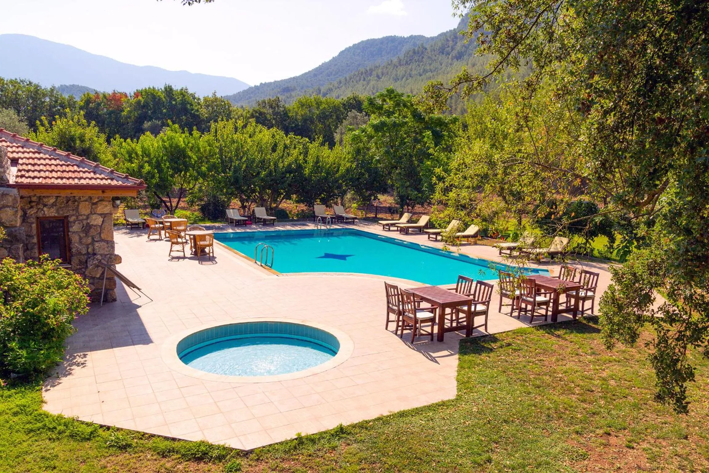 Swimming pool in Doga Apartments