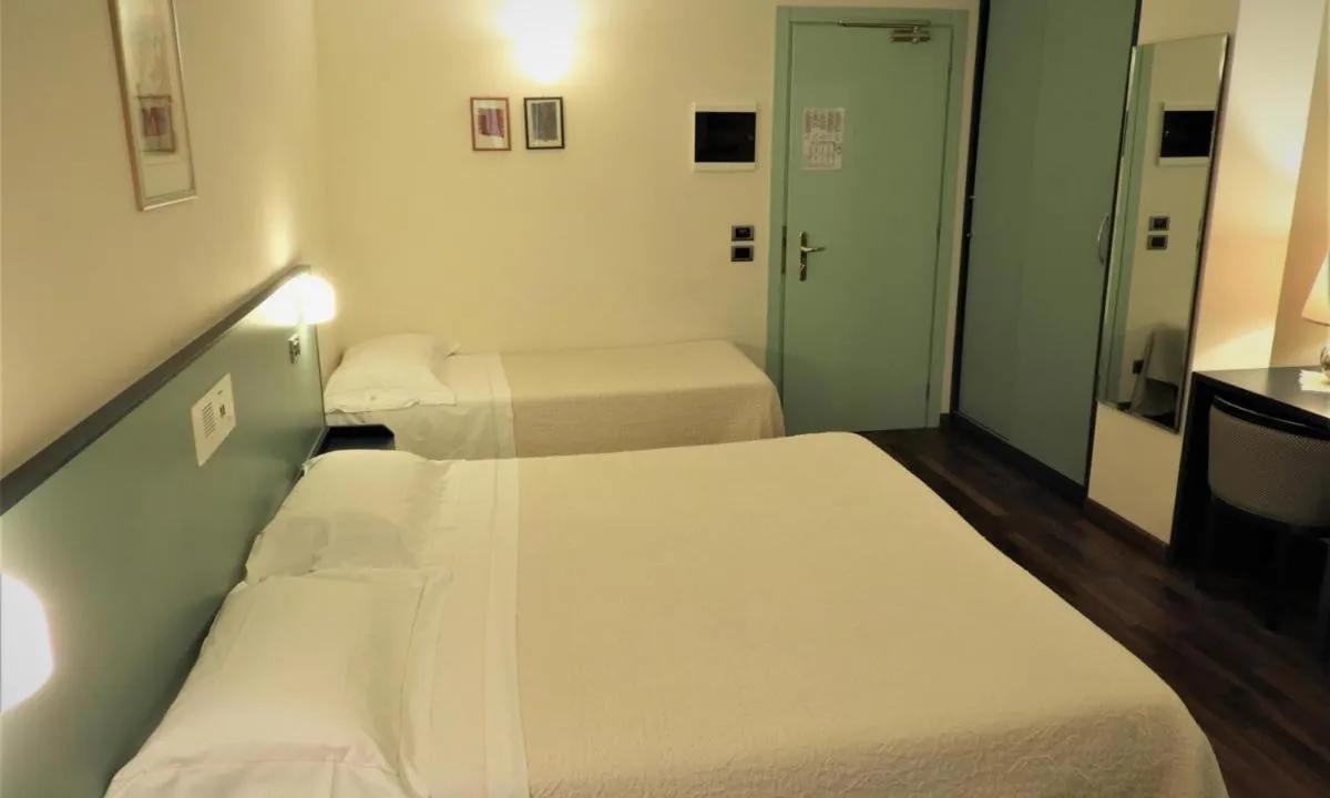 Bedroom, Bed in Deco Hotel