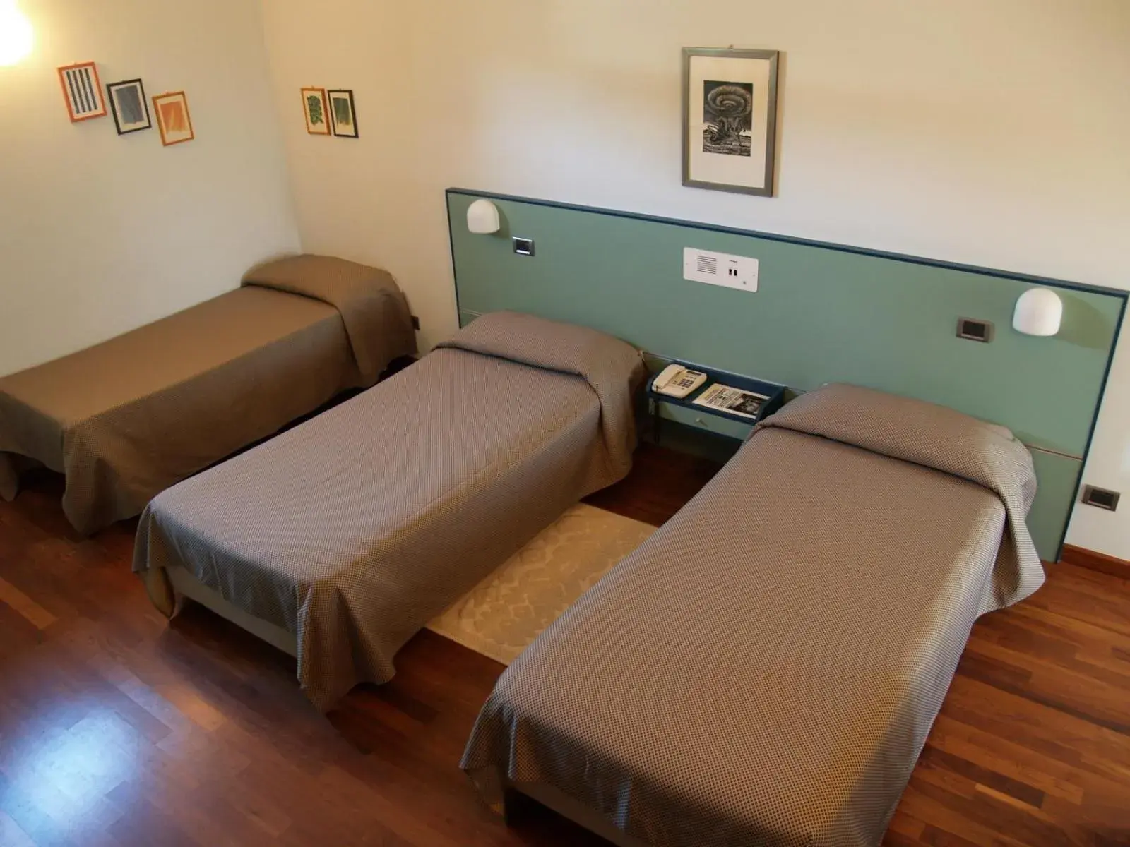 Triple Room - single occupancy in Deco Hotel Triple Room - single occupancy in Deco Hotel