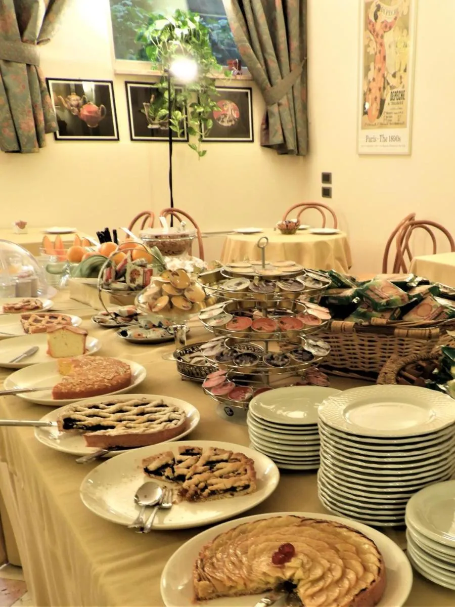 Breakfast in Deco Hotel