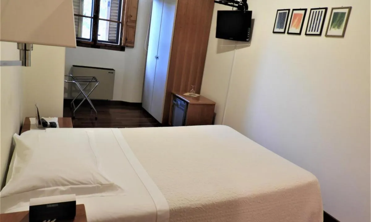 Bedroom, Bed in Deco Hotel