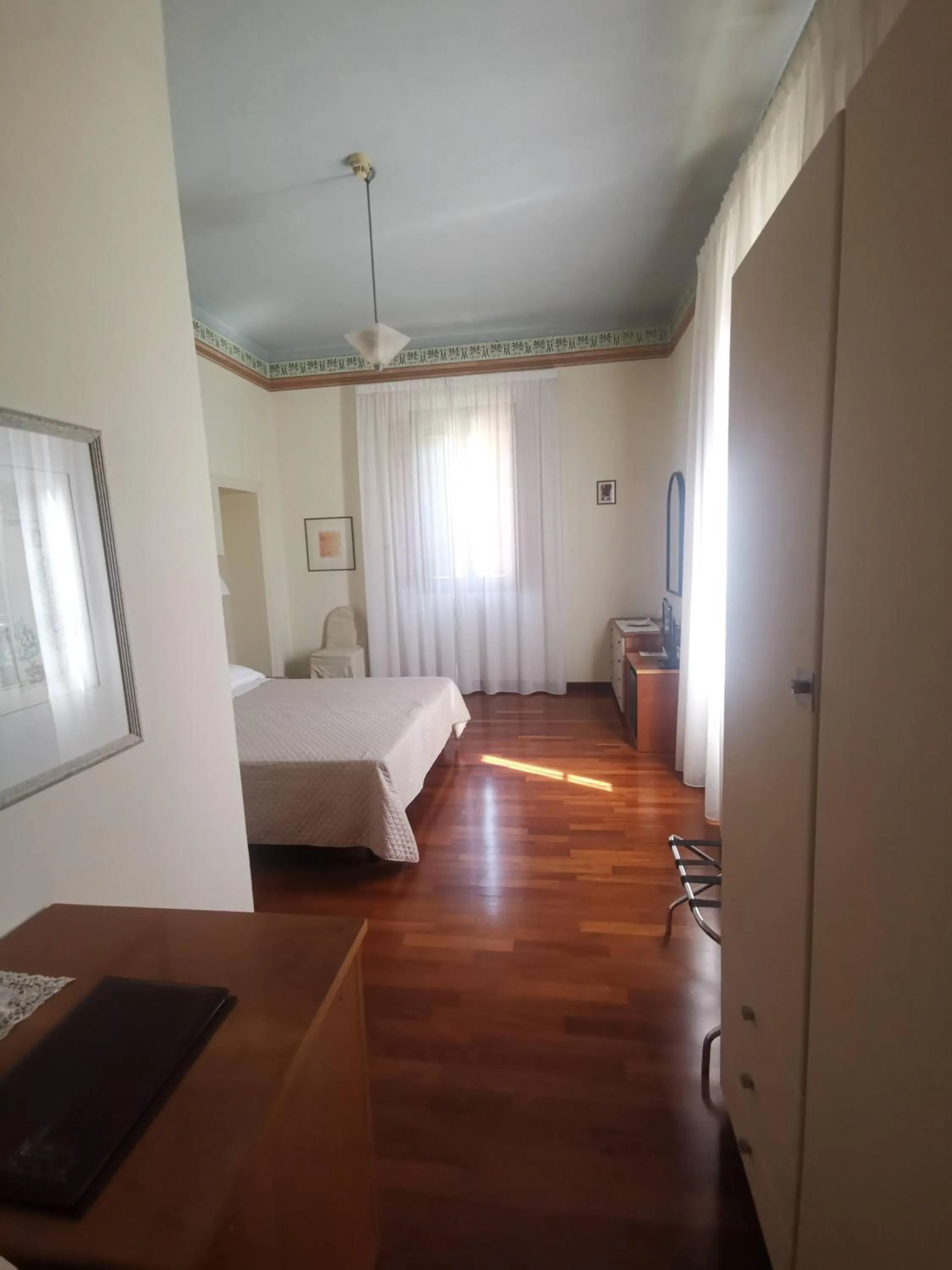 Bedroom, Bed in Deco Hotel