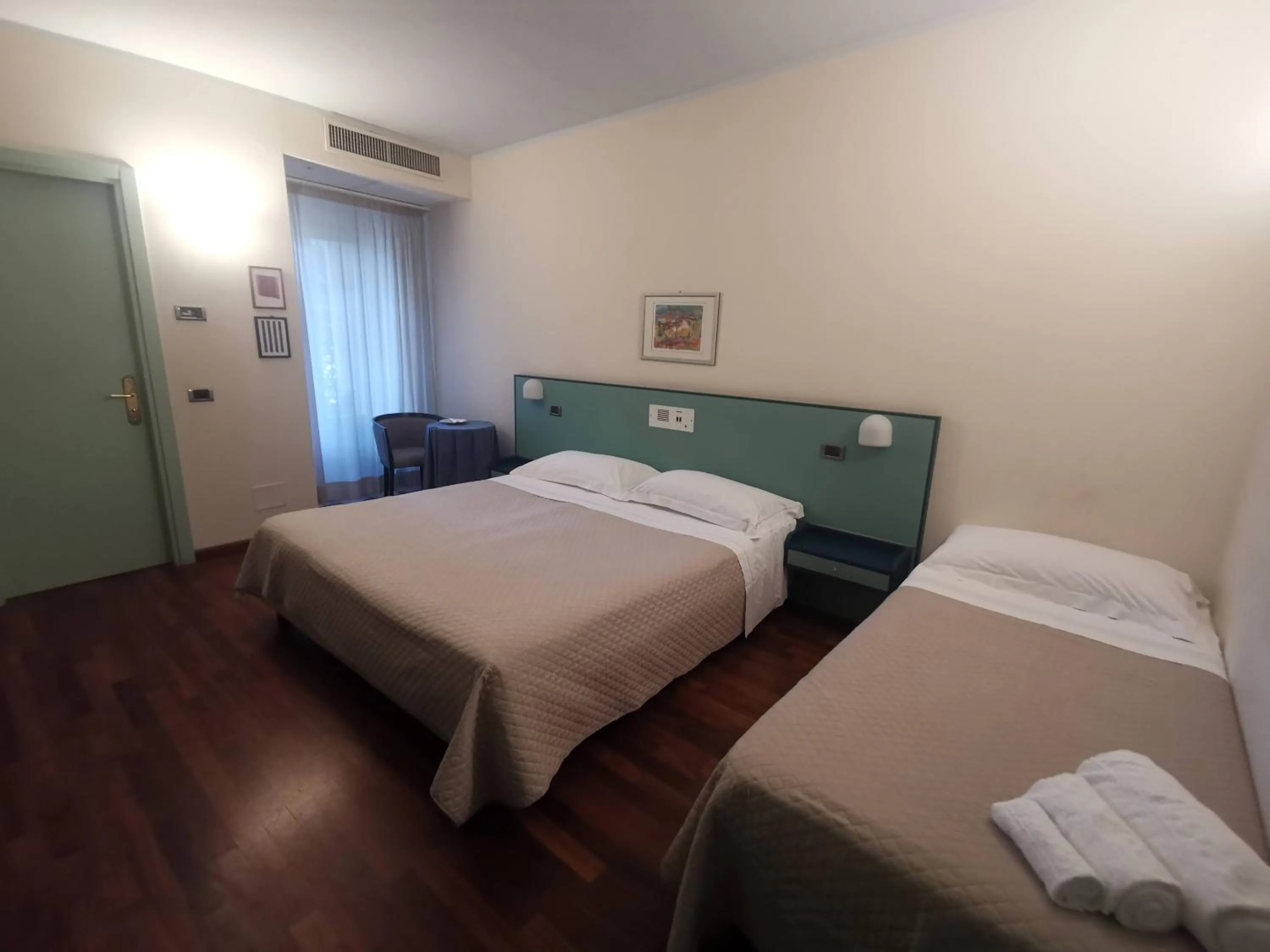 Bedroom, Bed in Deco Hotel