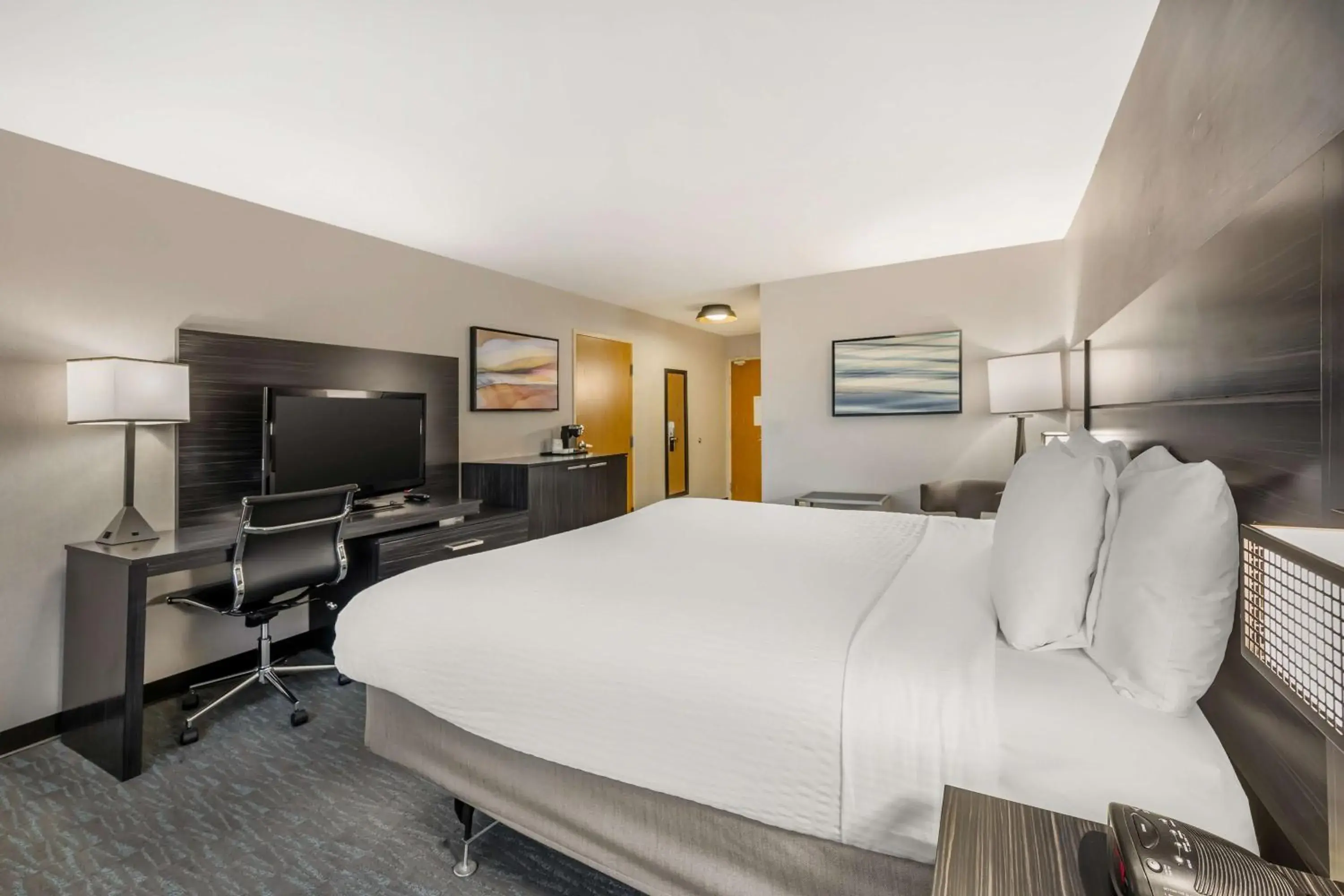 King Room with Roll-in Shower - Disability Access/Non-Smoking in Best Western Plus North Las Vegas Inn & Suites King Room with Roll-in Shower - Disability Access/Non-Smoking in Best Western Plus North Las Vegas Inn & Suites