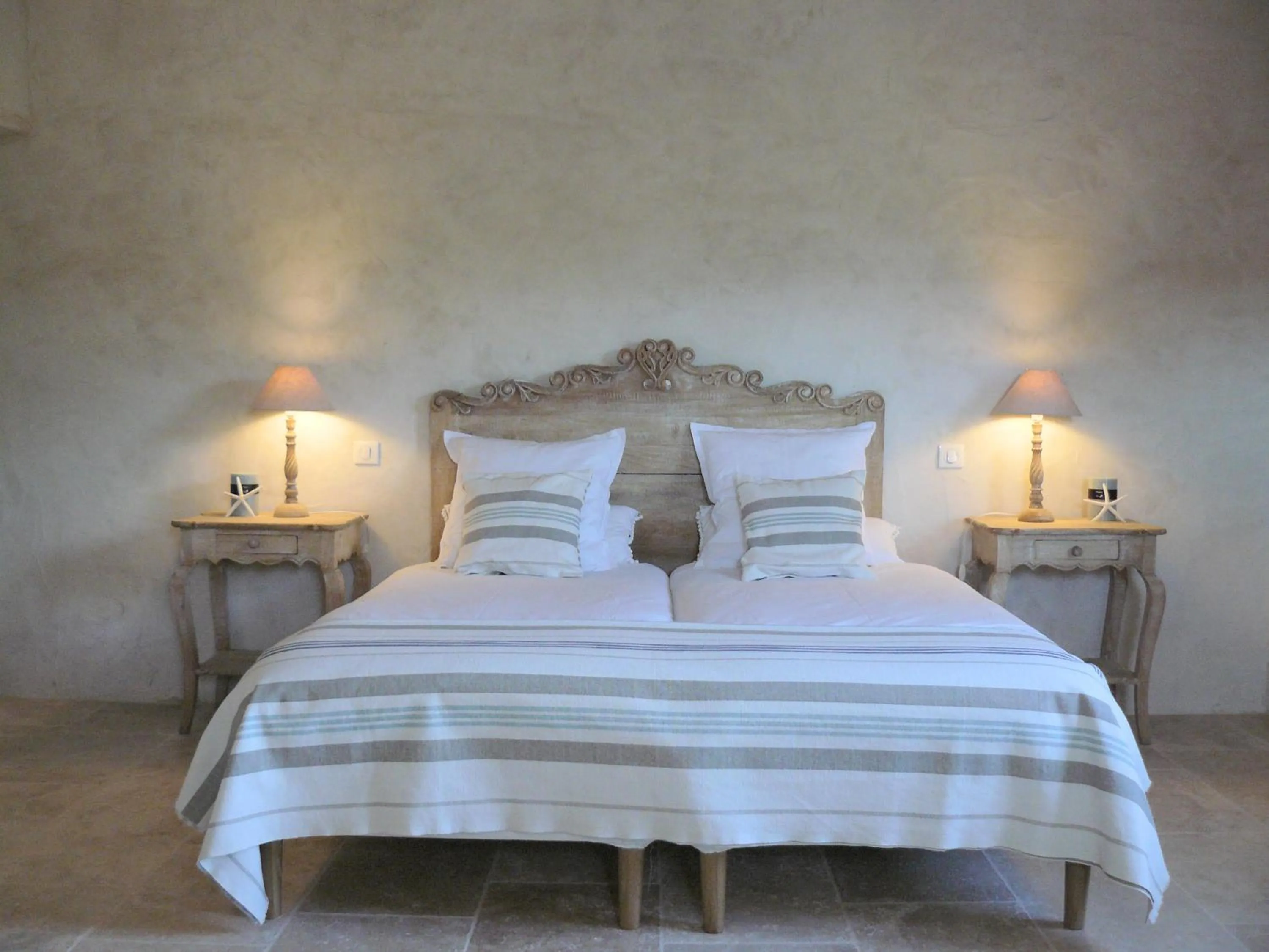 Bed in Mas du Vieux Tilleul