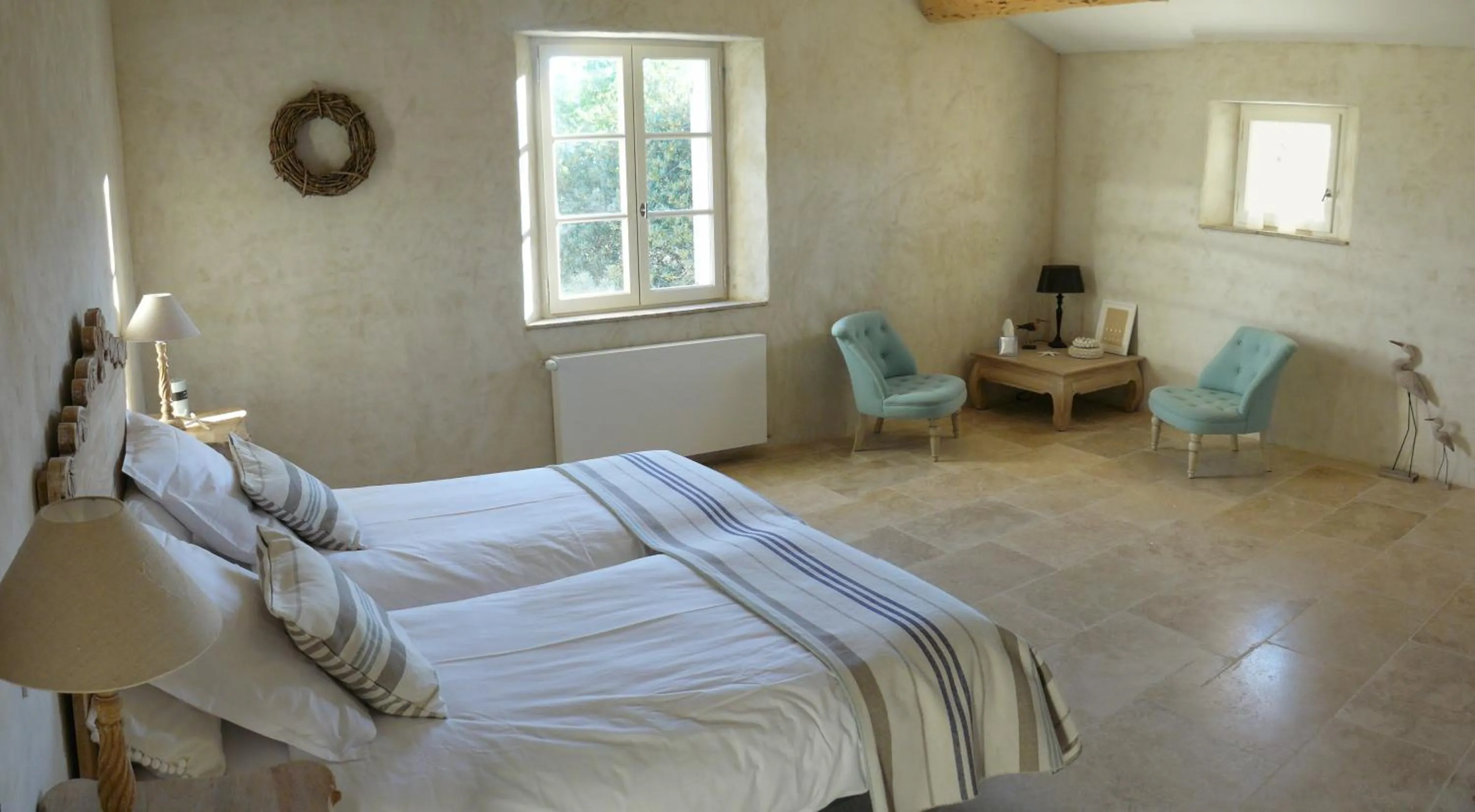 Photo of the whole room, Bed in Mas du Vieux Tilleul