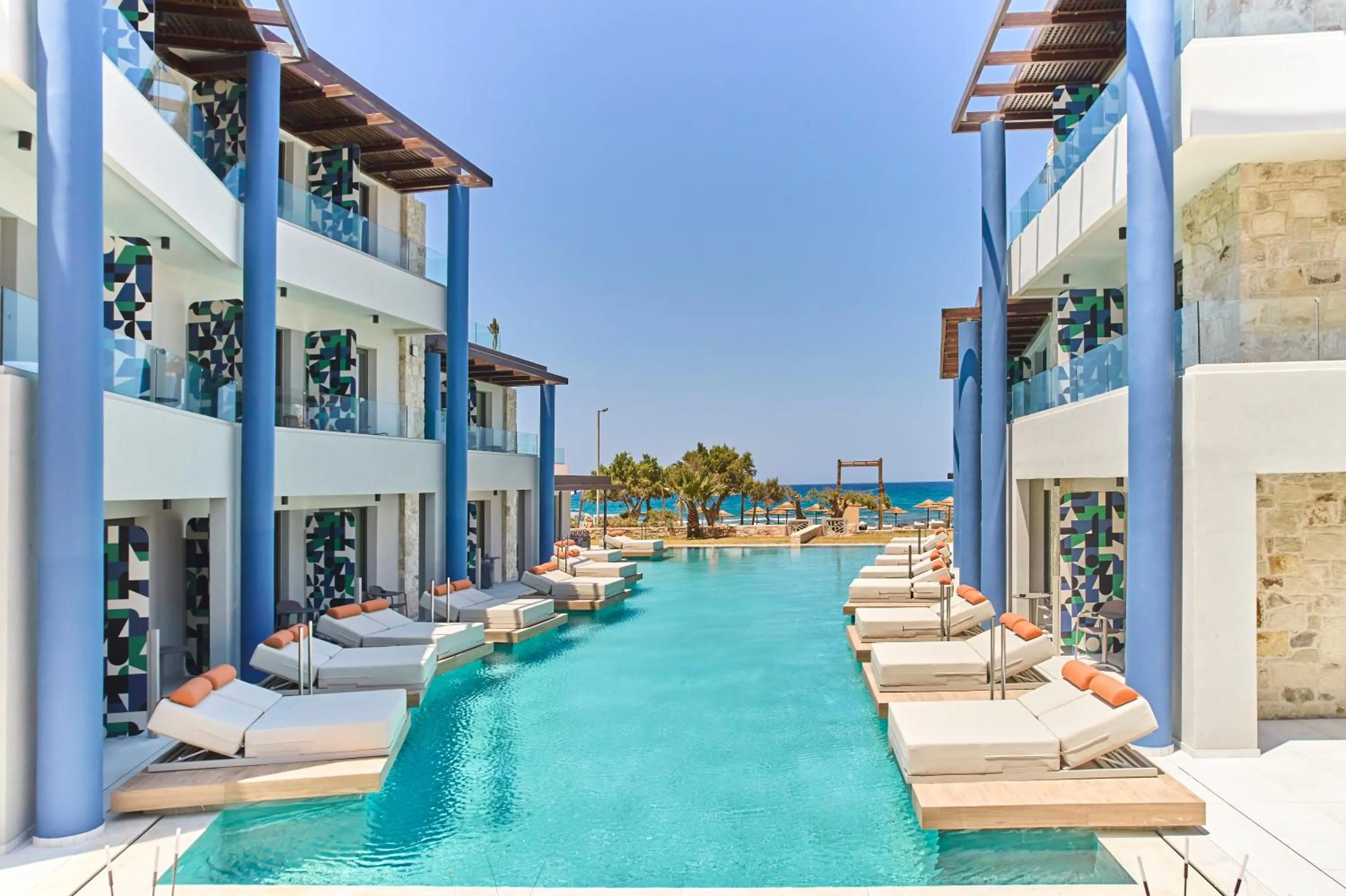 Property building in Paralos Kosta Alímia