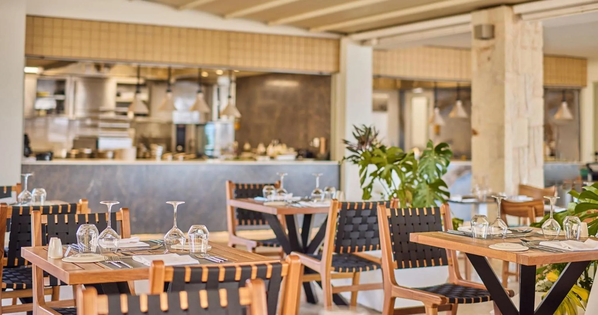 Restaurant/places to eat in Paralos Kosta Alímia