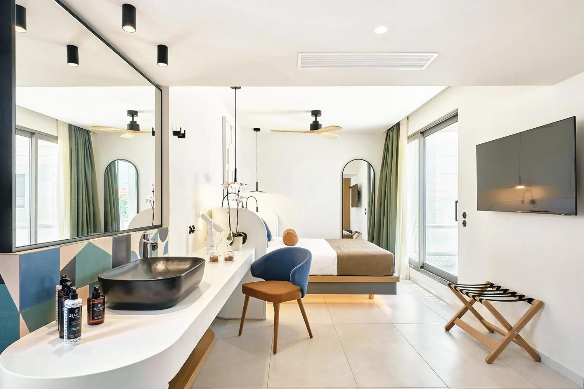 Bathroom in Paralos Kosta Alímia