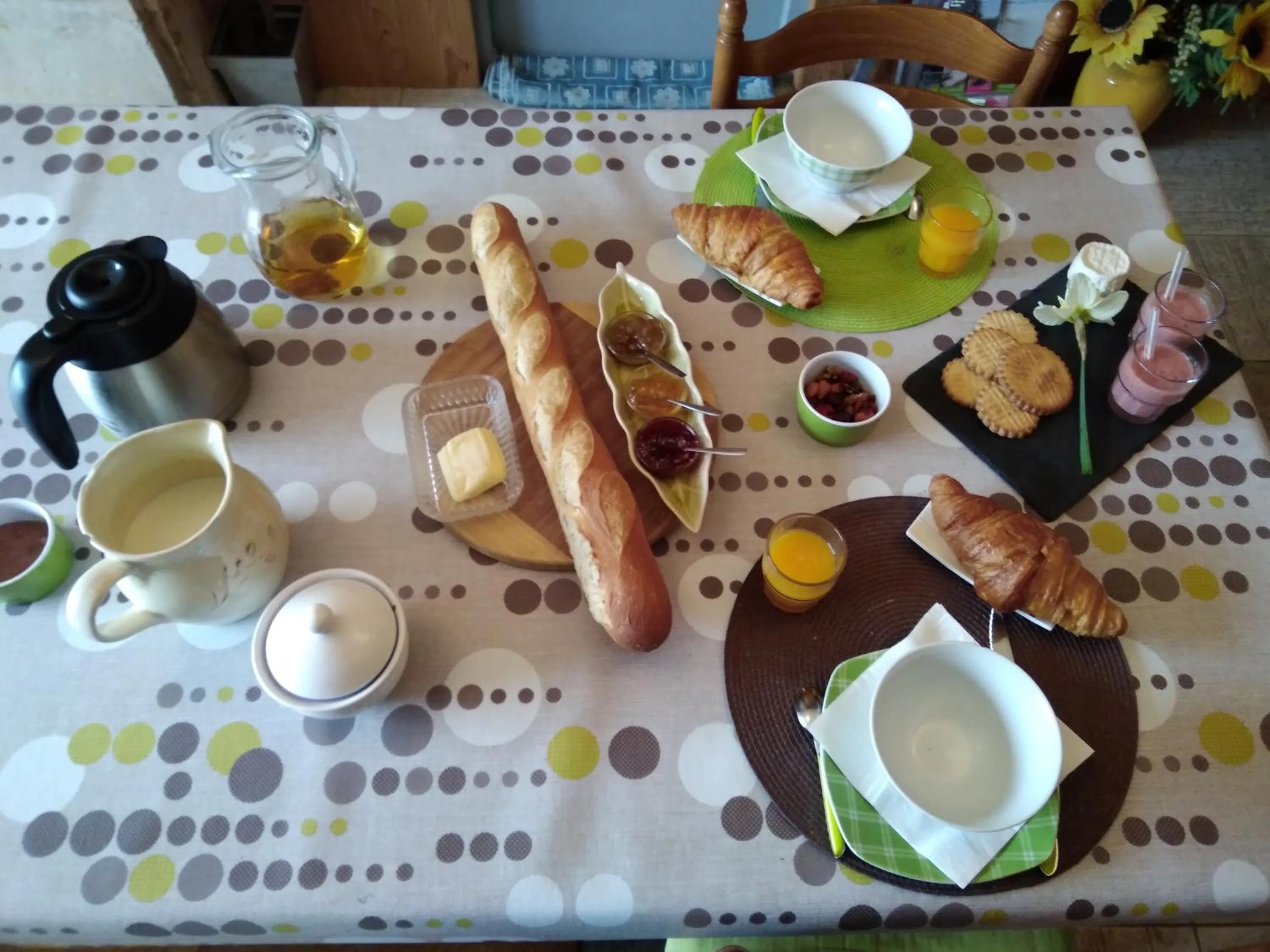 Continental breakfast in les tourterelles