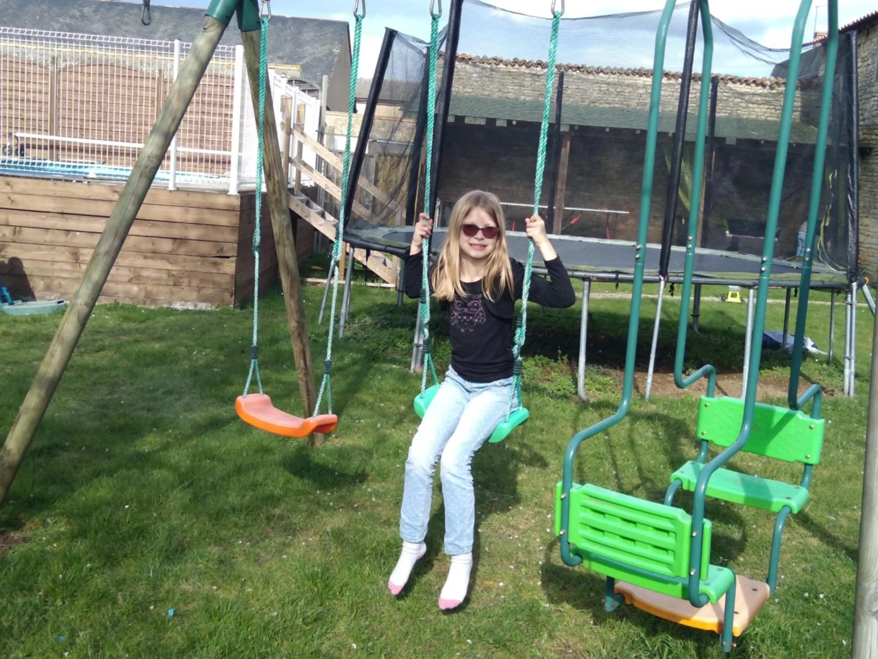 Family in les tourterelles