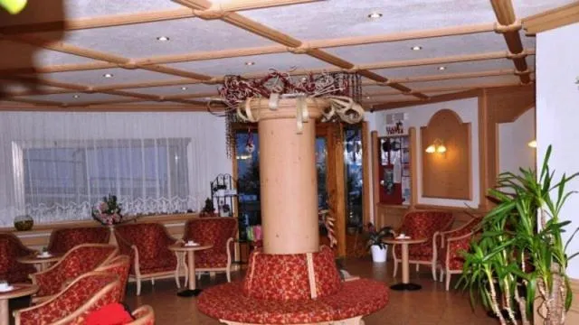 Communal lounge/ TV room in Hotel Piancastello