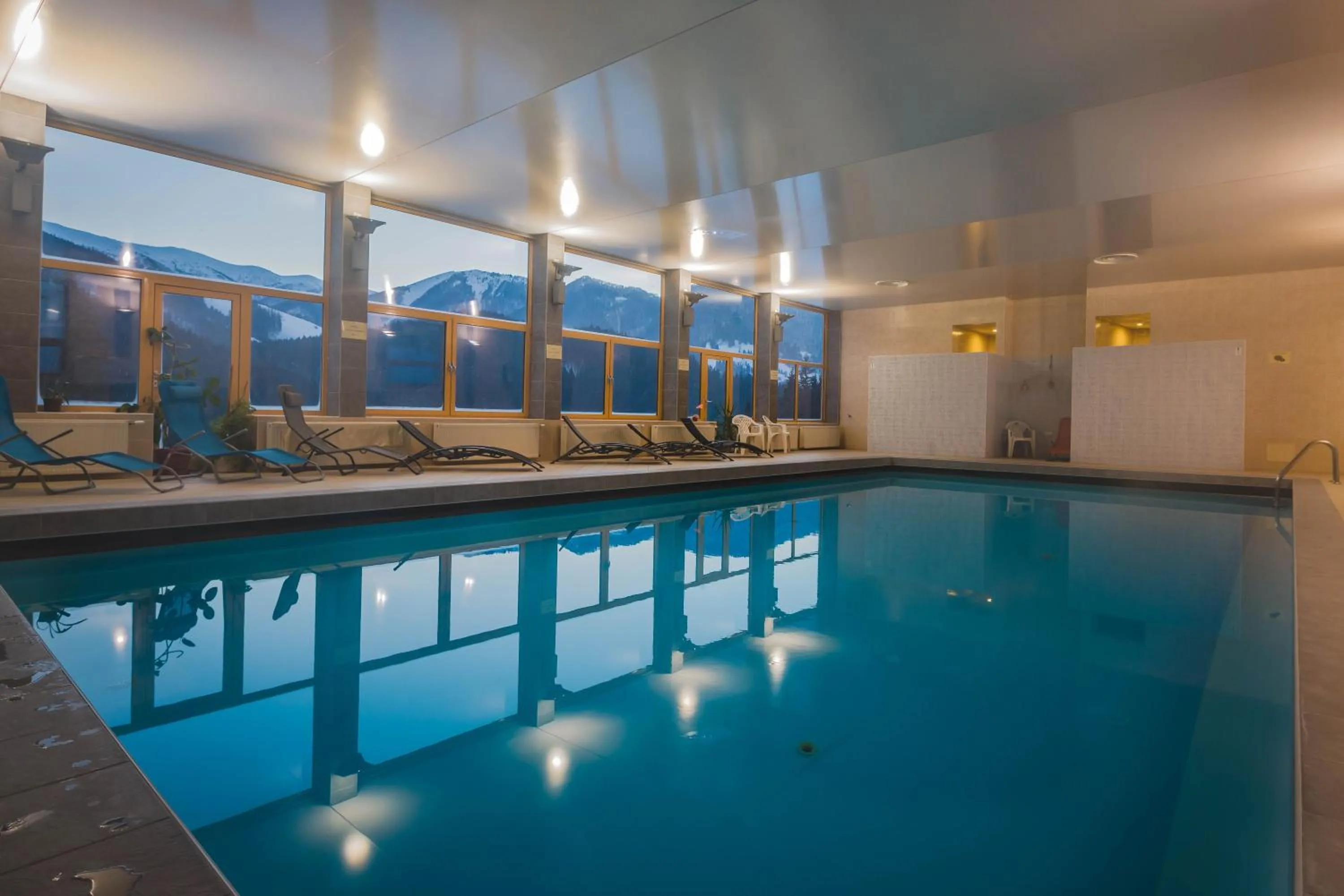 Swimming pool in Hotel Boboty