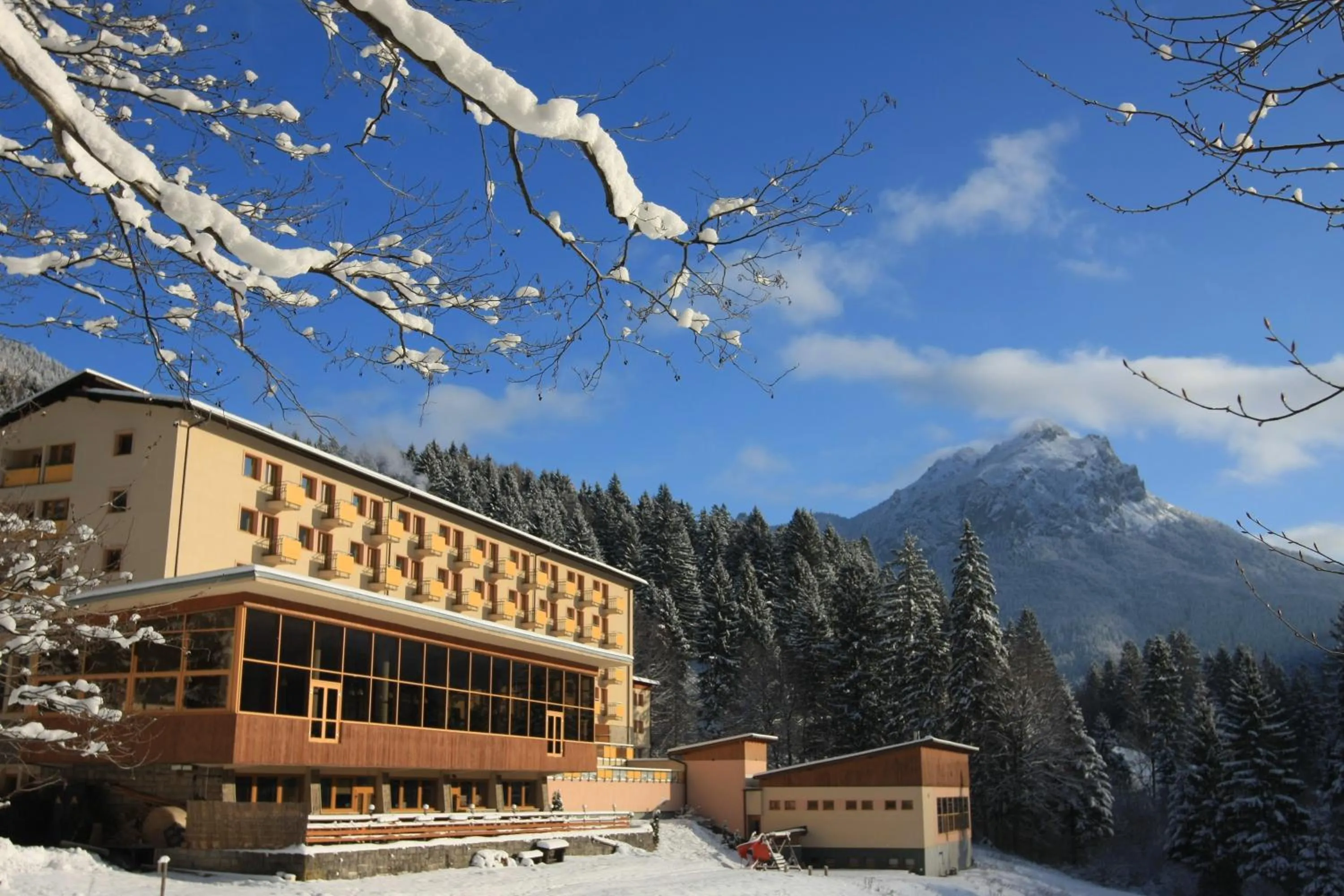 Facade/entrance in Hotel Boboty