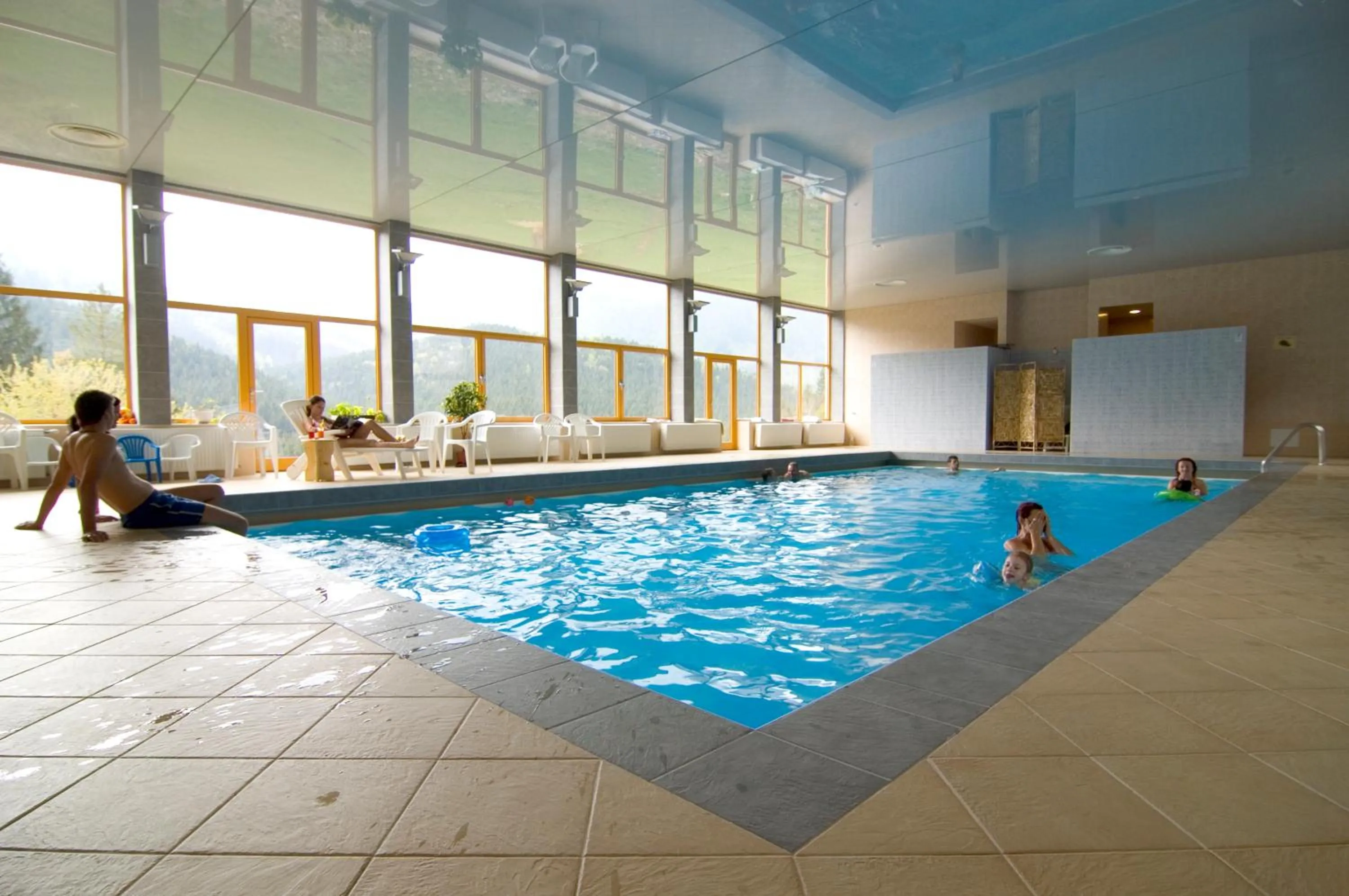 Swimming pool in Hotel Boboty