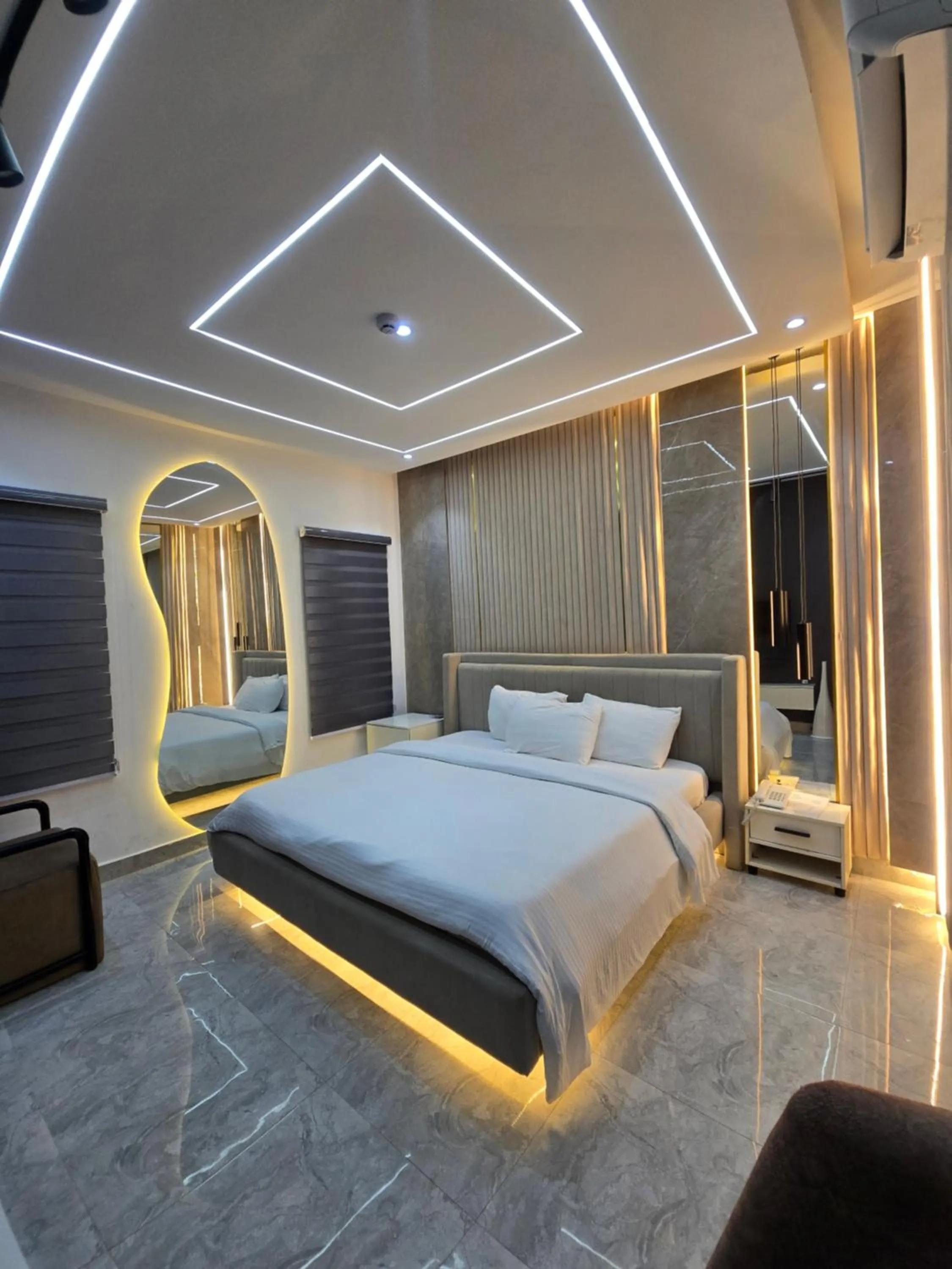 Bed in Blackwood Hotels