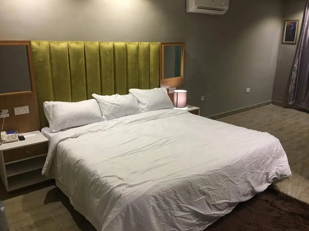 Bed in Blackwood Hotels