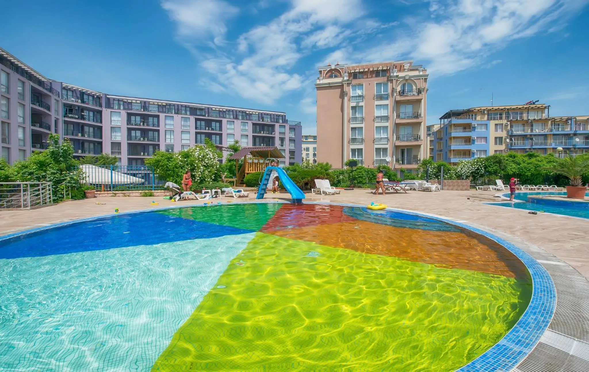Swimming pool in Sun City I Apartments