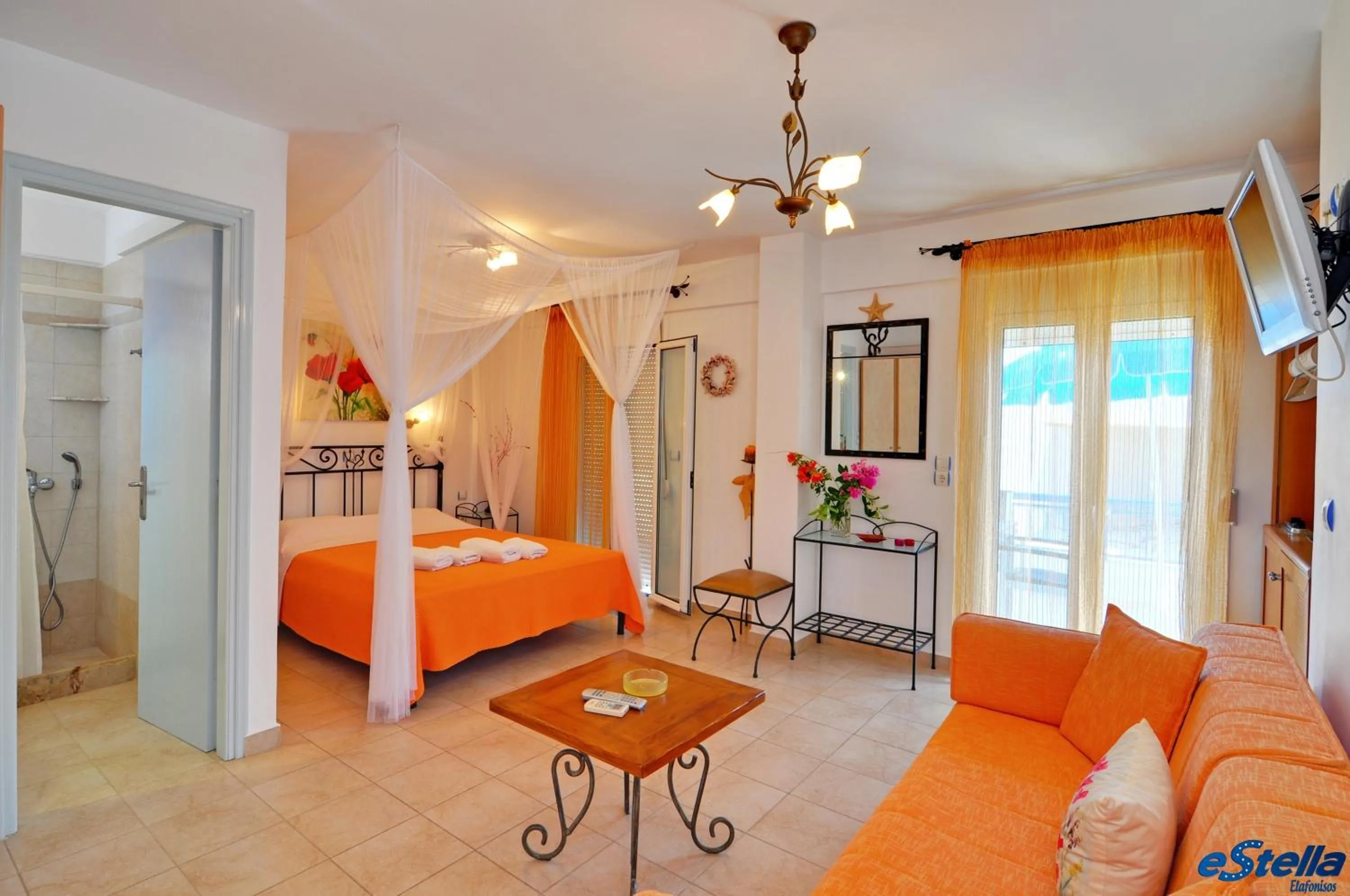 Photo of the whole room, Bed in Estella Studios