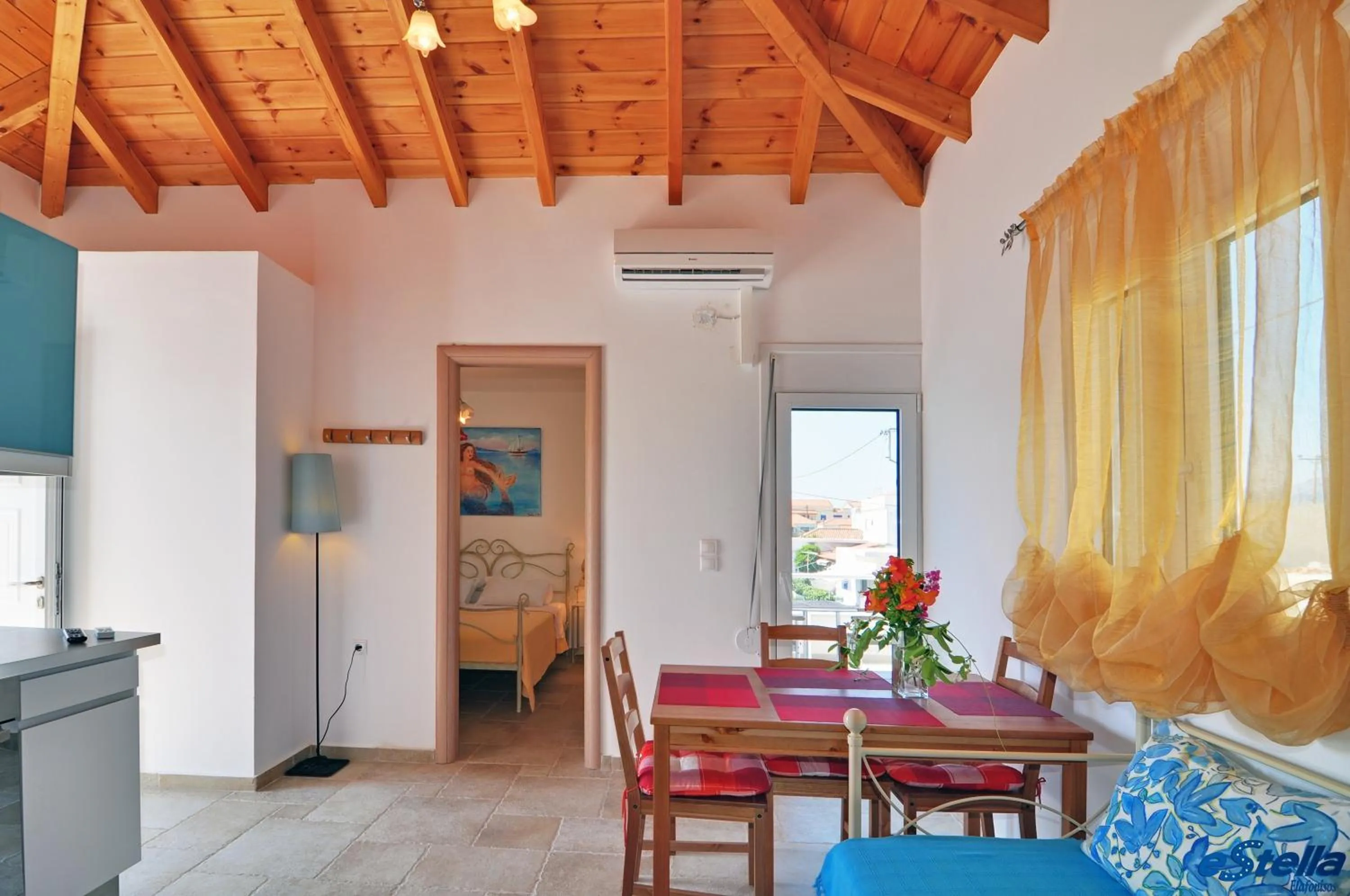 Photo of the whole room in Estella Studios