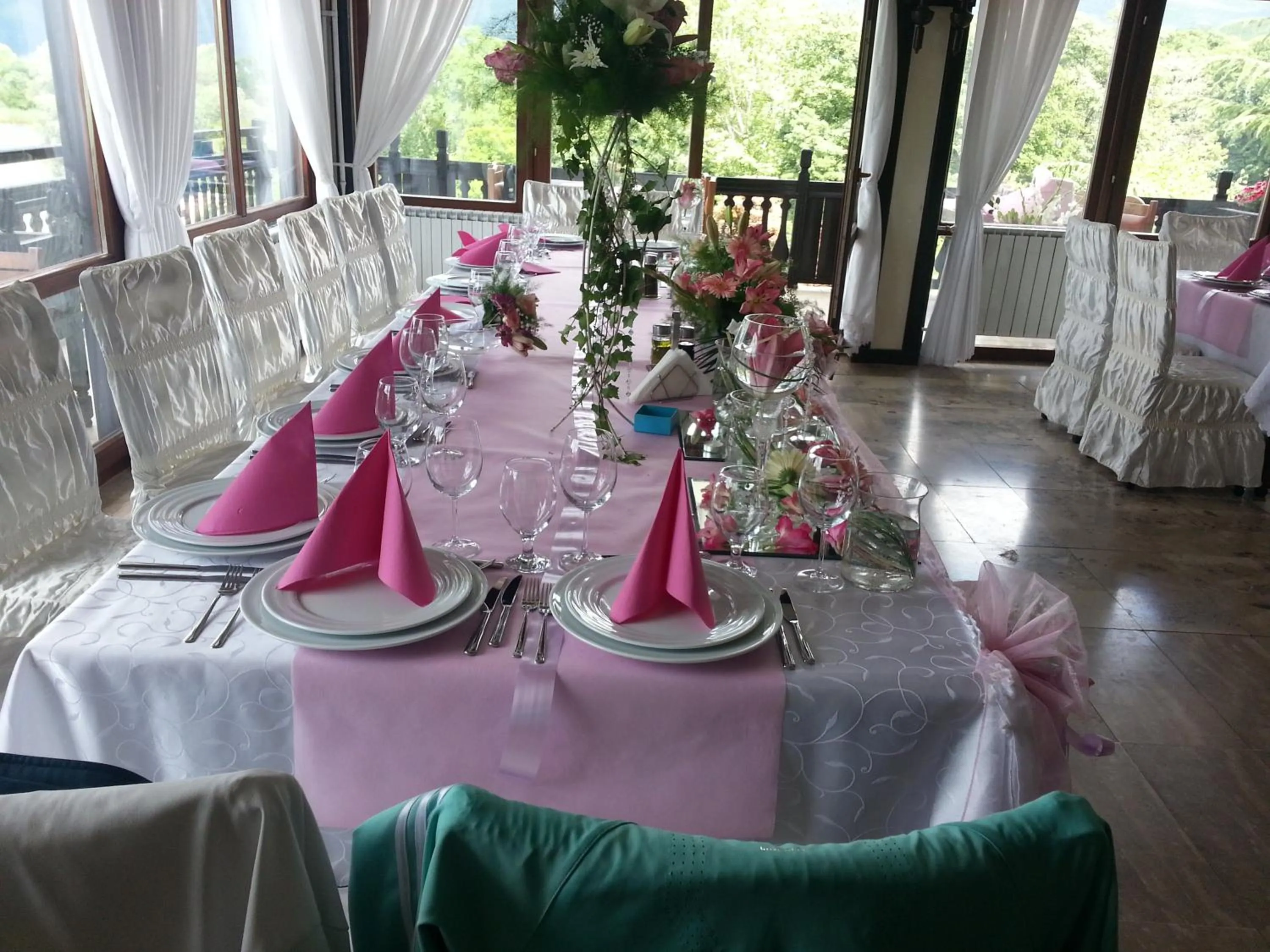 Restaurant/places to eat in Hotel St. Naum