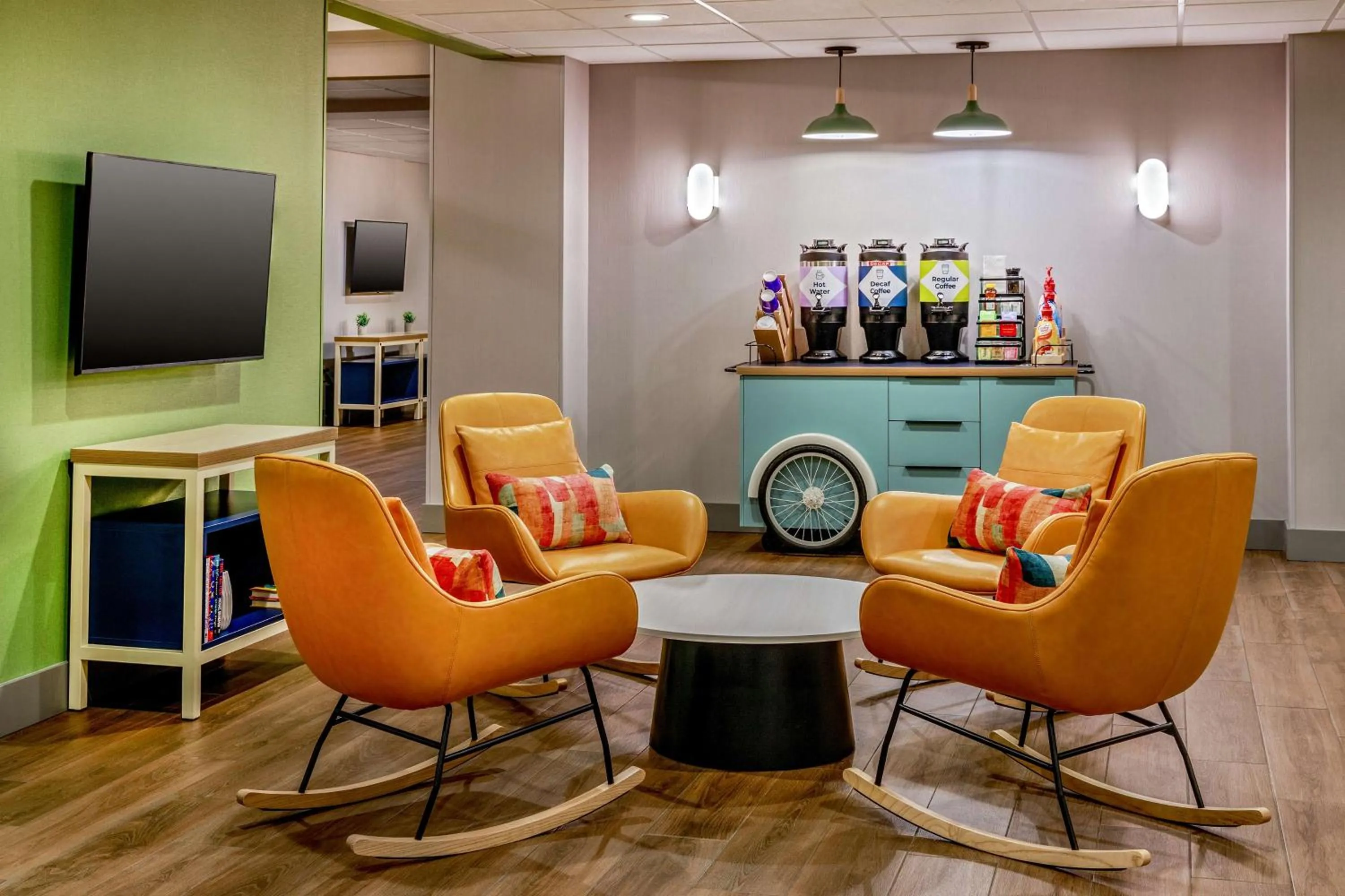 Lobby or reception in Spark by Hilton Denver International Airport