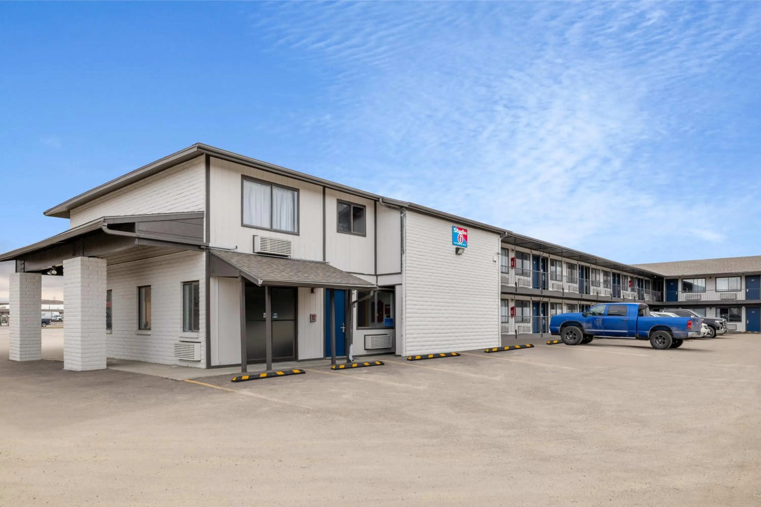 Property building in Studio 6 Rock Springs WY Flaming Gorge