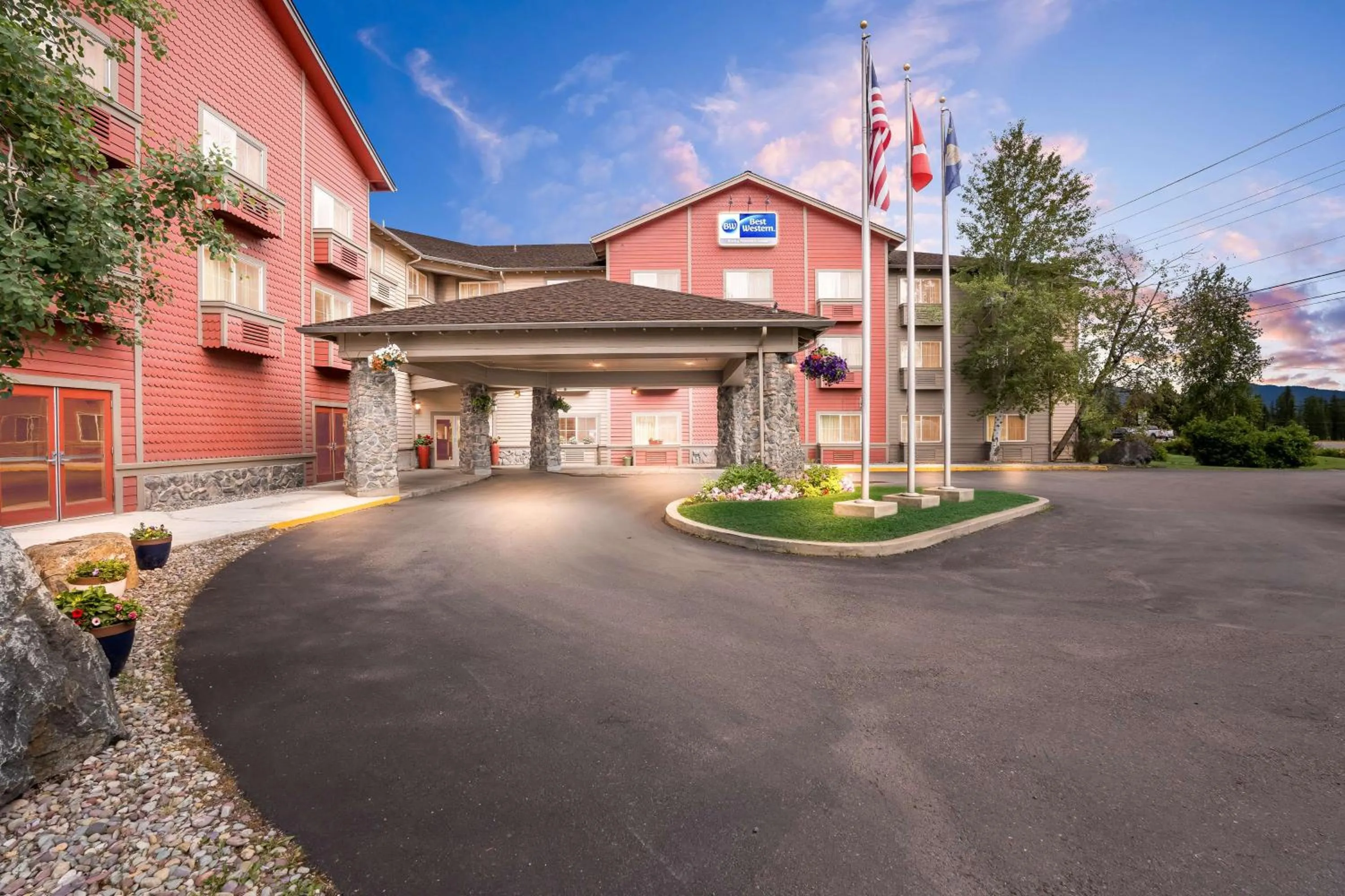 Property building in Best Western Rocky Mountain Lodge