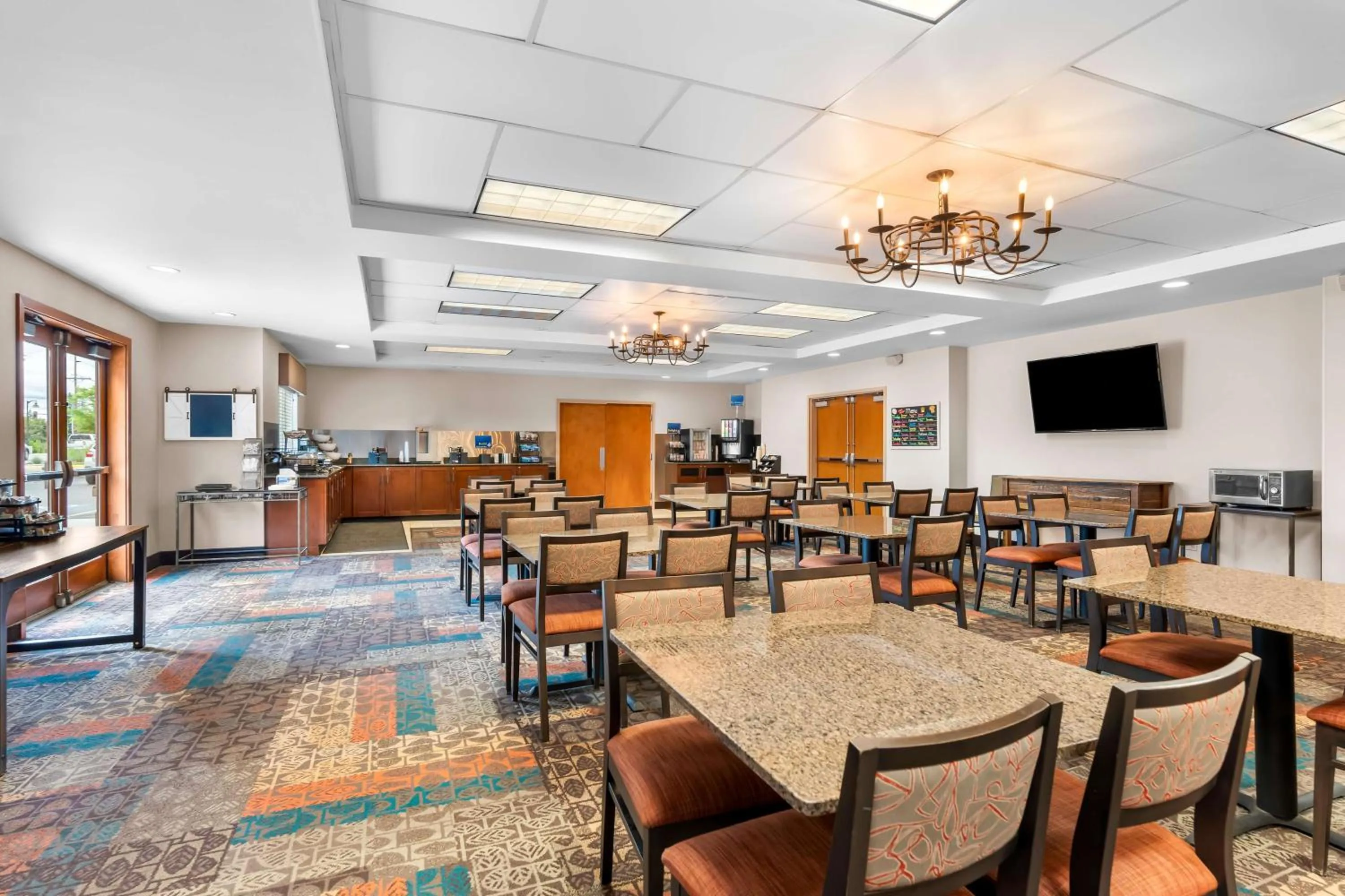 Breakfast in Best Western Rocky Mountain Lodge