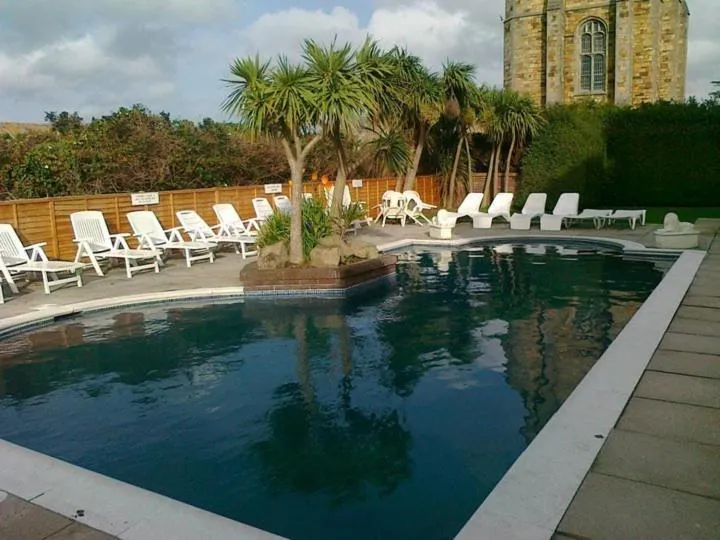Swimming pool in Priory Lodge Hotel