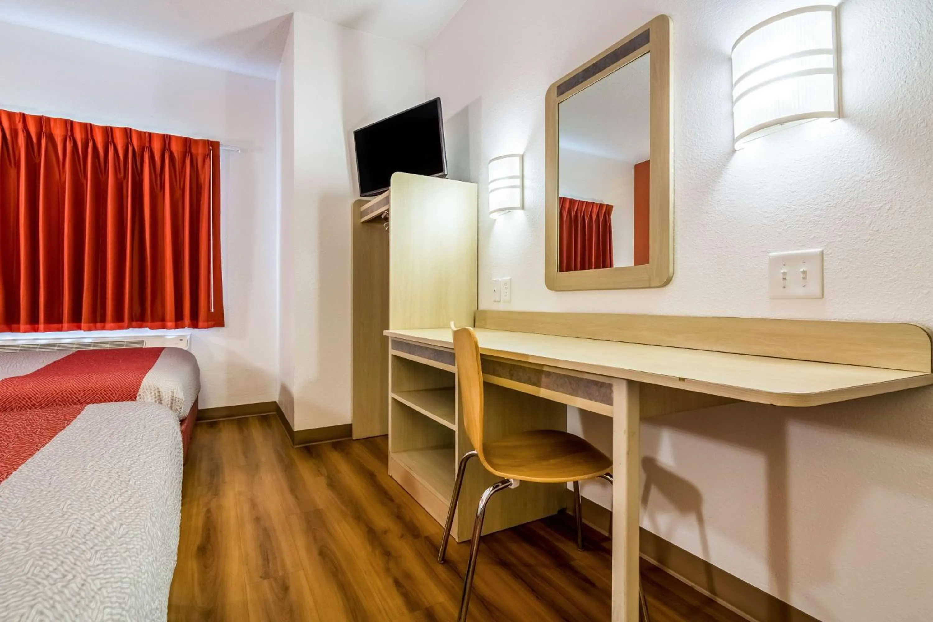 Photo of the whole room, Bed in Motel 6-Fort Mill, SC - Charlotte