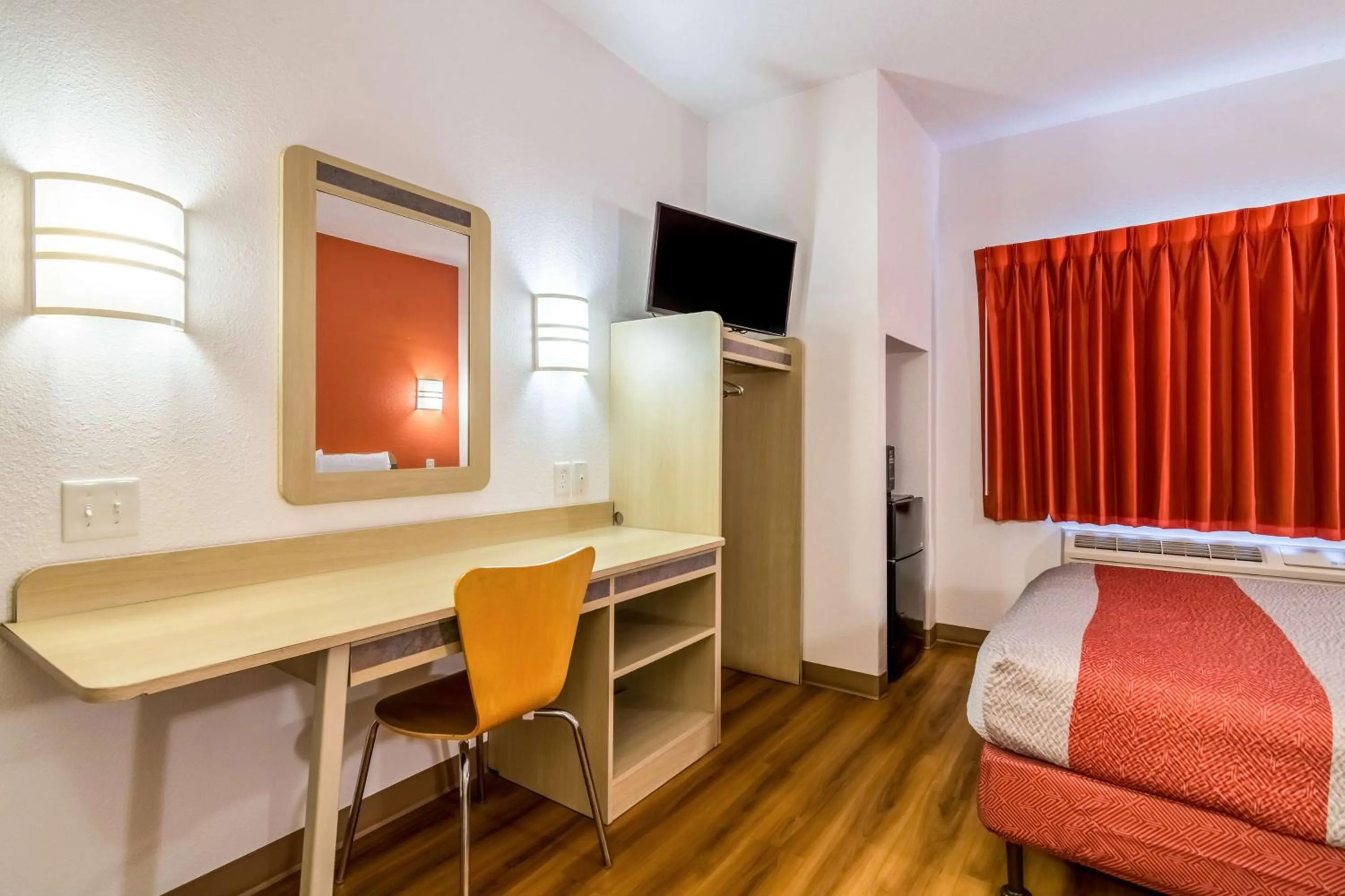 Photo of the whole room, Bed in Motel 6-Fort Mill, SC - Charlotte