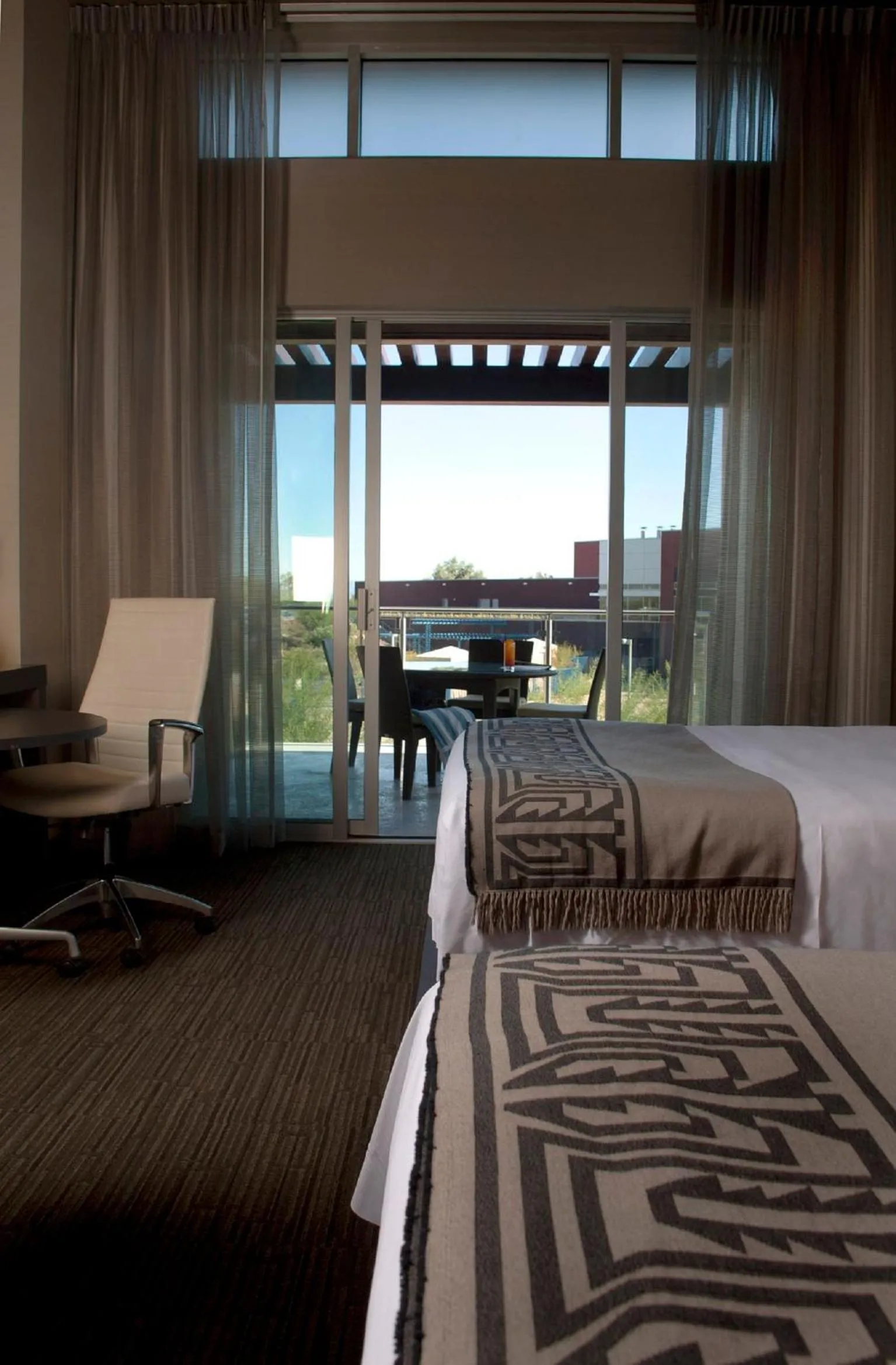 Photo of the whole room, Bed in Talking Stick Resort