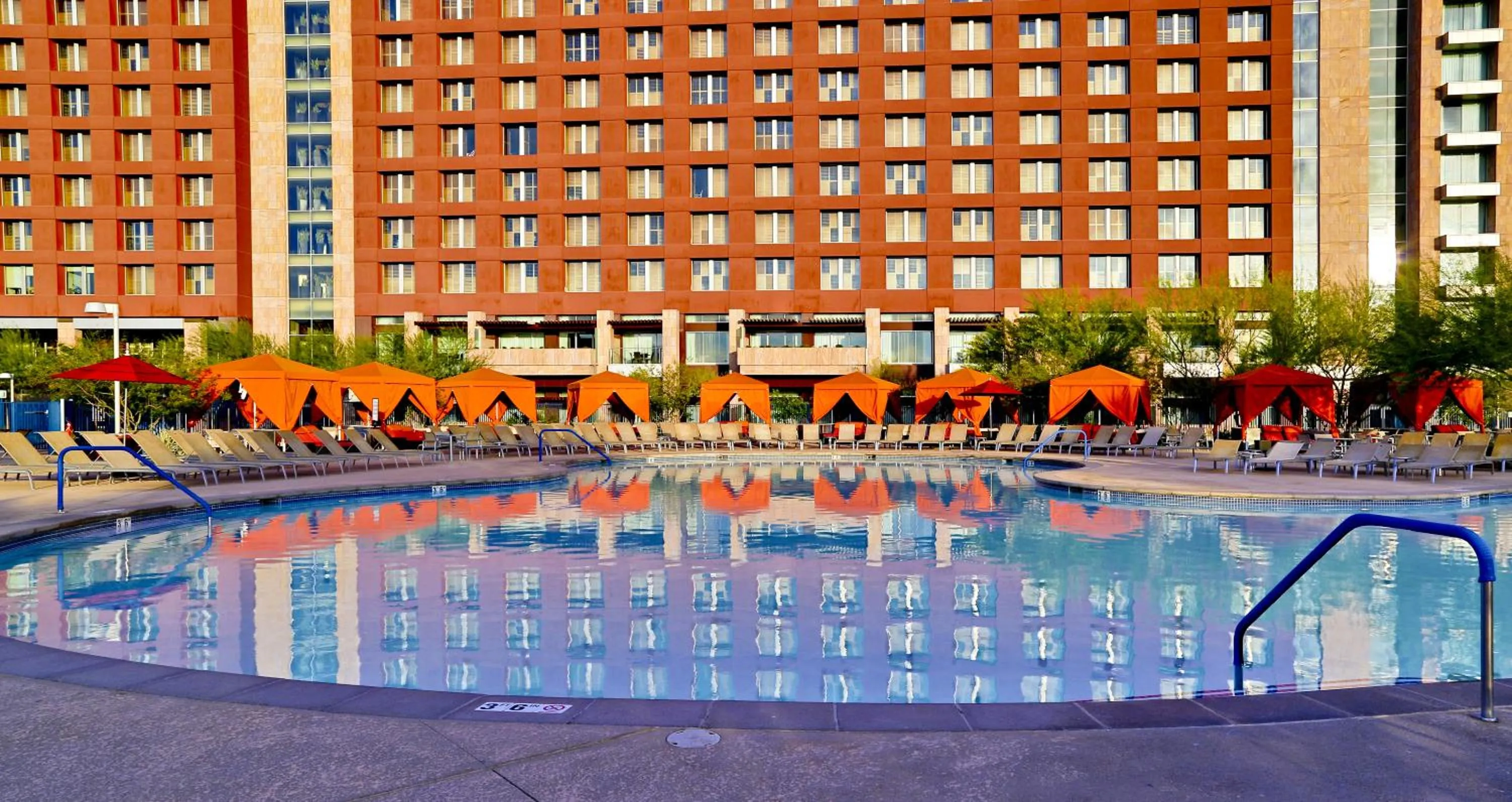 Swimming pool in Talking Stick Resort