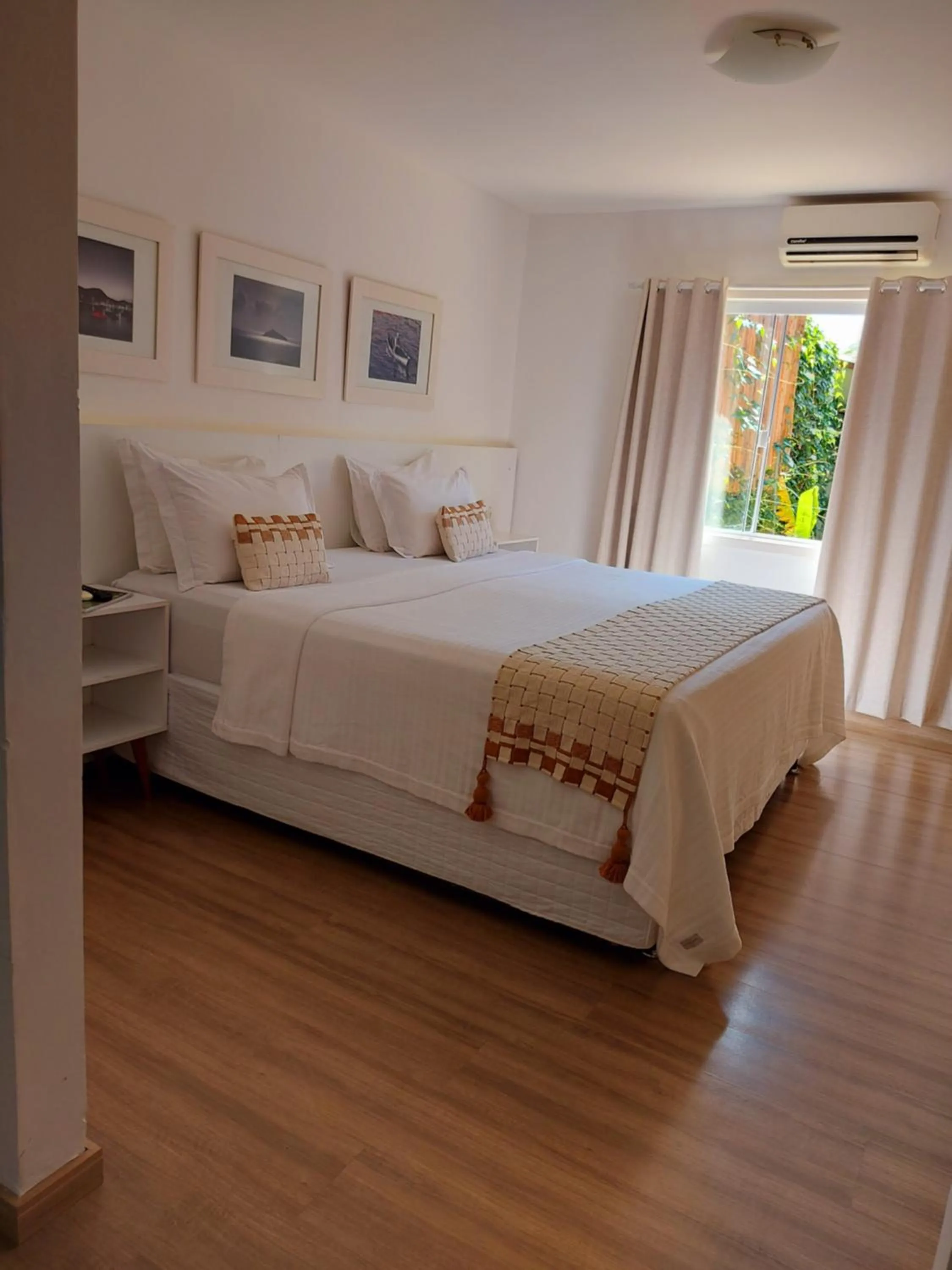 Photo of the whole room, Bed in Pousada Arraial Inn