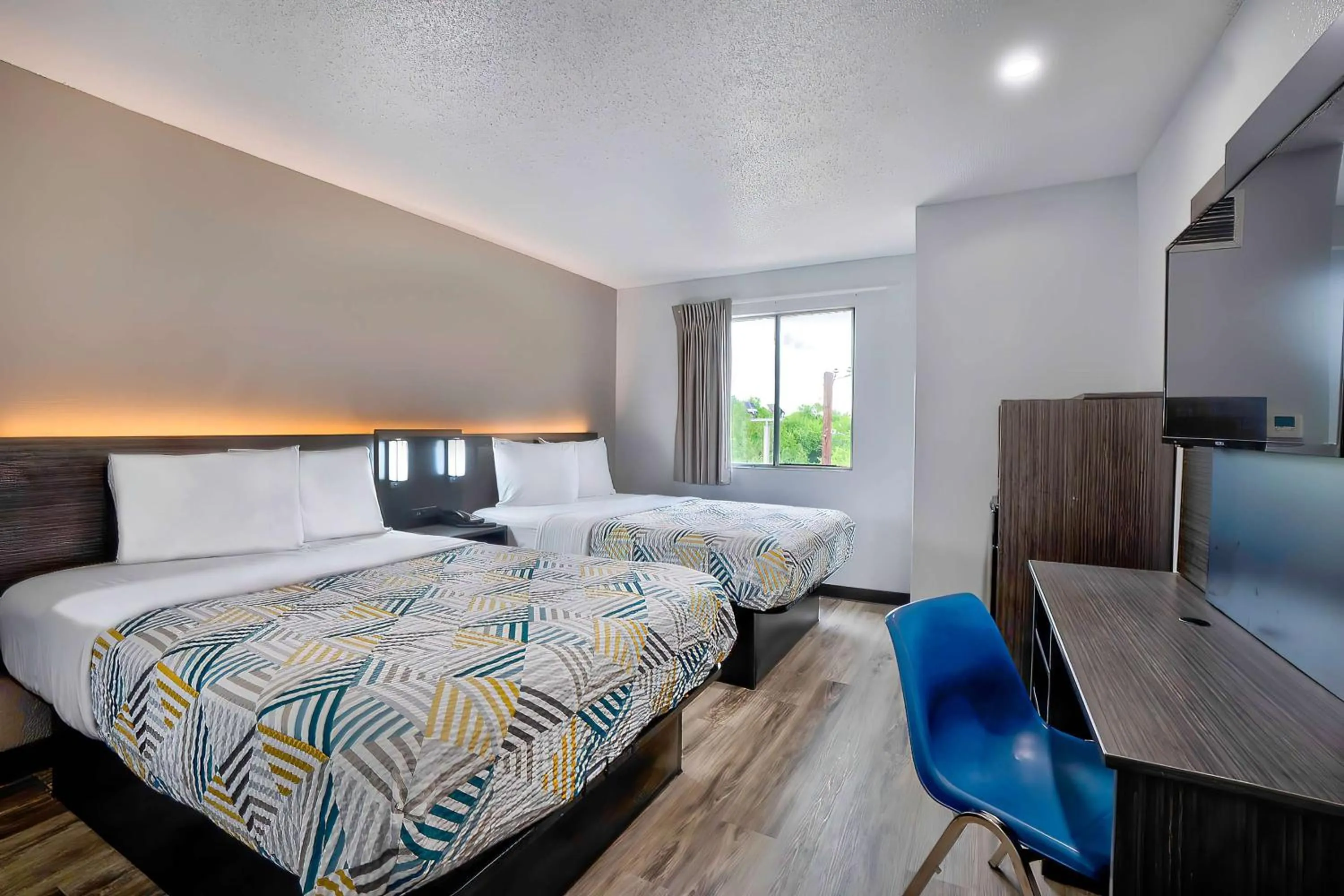 Bedroom, Bed in Motel 6-Benbrook, TX - Fort Worth