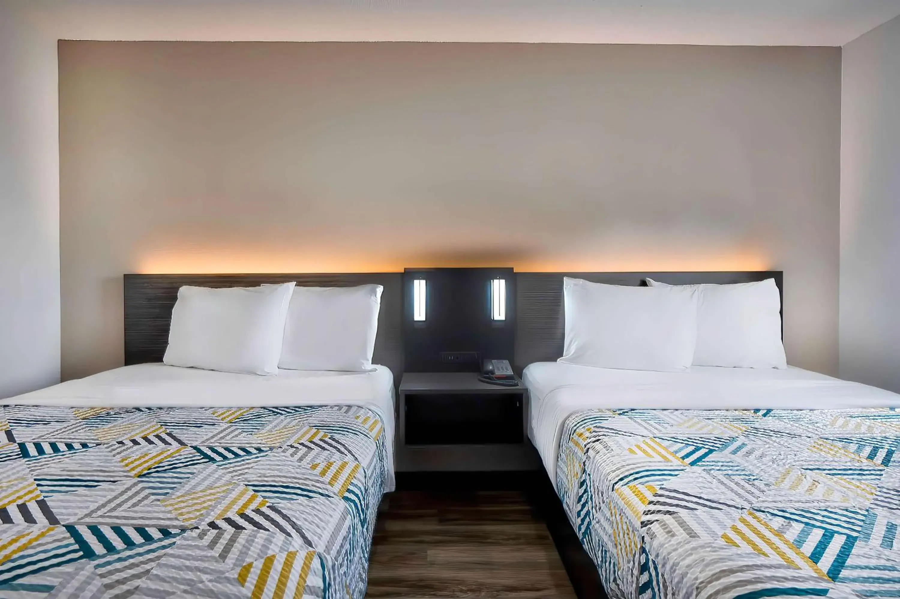 Quadruple Room - single occupancy - Disability Access - Non-Smoking in Motel 6-Benbrook, TX - Fort Worth Quadruple Room - single occupancy - Disability Access - Non-Smoking in Motel 6-Benbrook, TX - Fort Worth