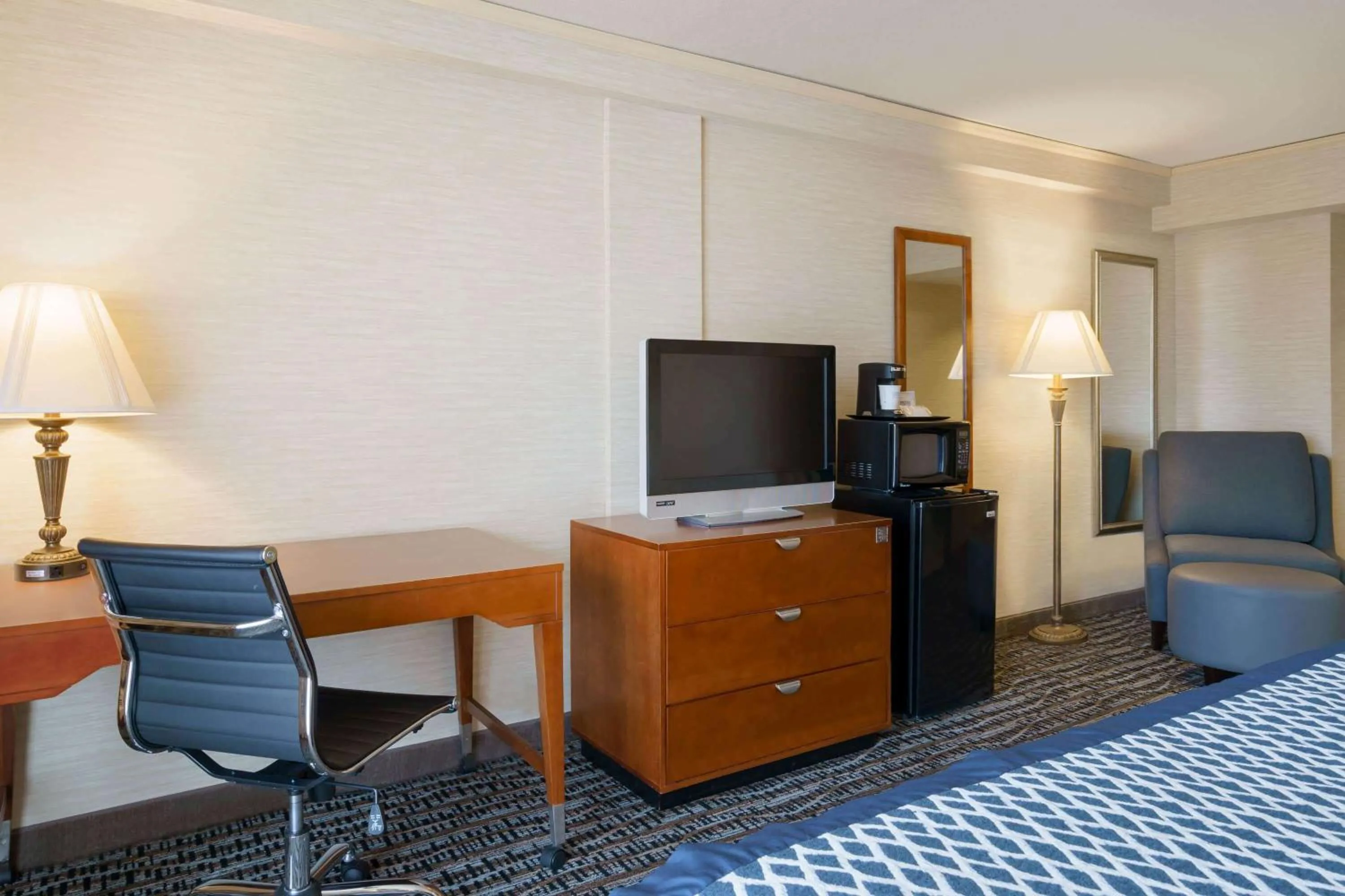 Photo of the whole room in Baymont by Wyndham Bremerton WA