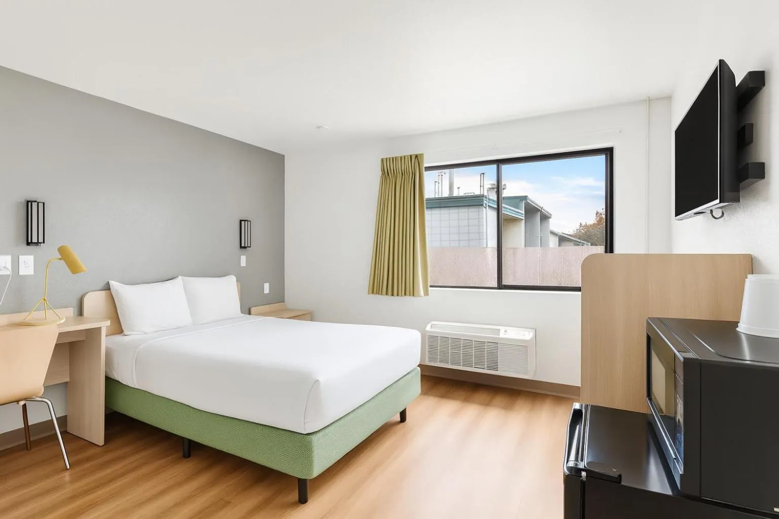 Photo of the whole room, Bed in Motel 6 Ogden, UT- Downtown