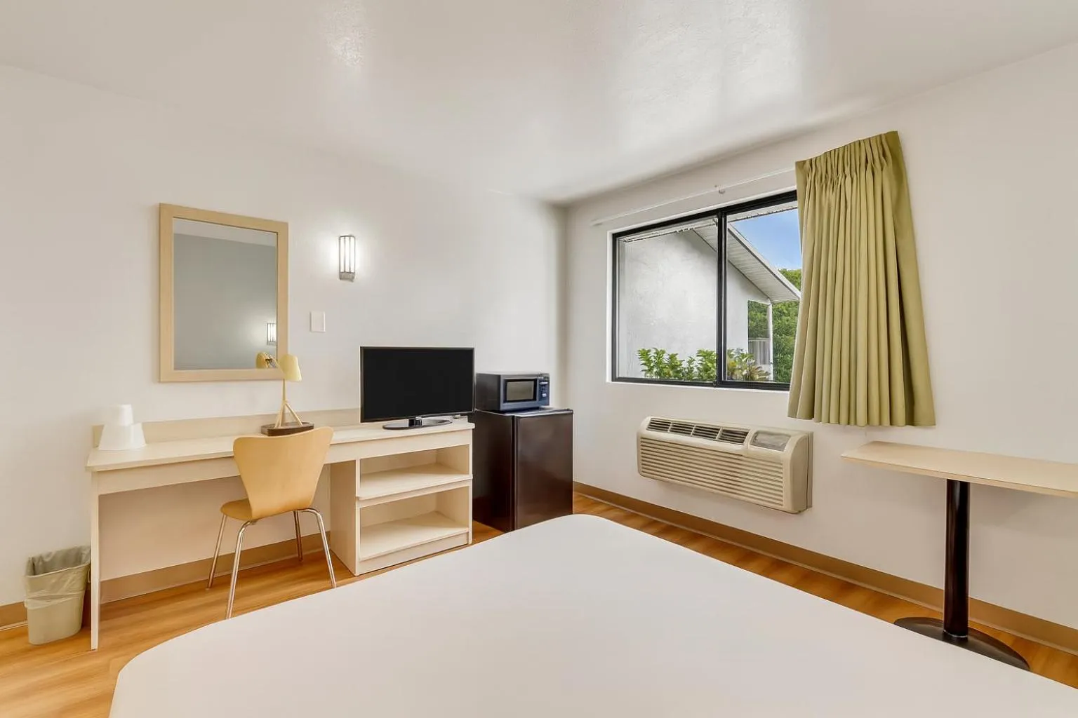 Photo of the whole room, Bed in Motel 6 Ogden, UT- Downtown