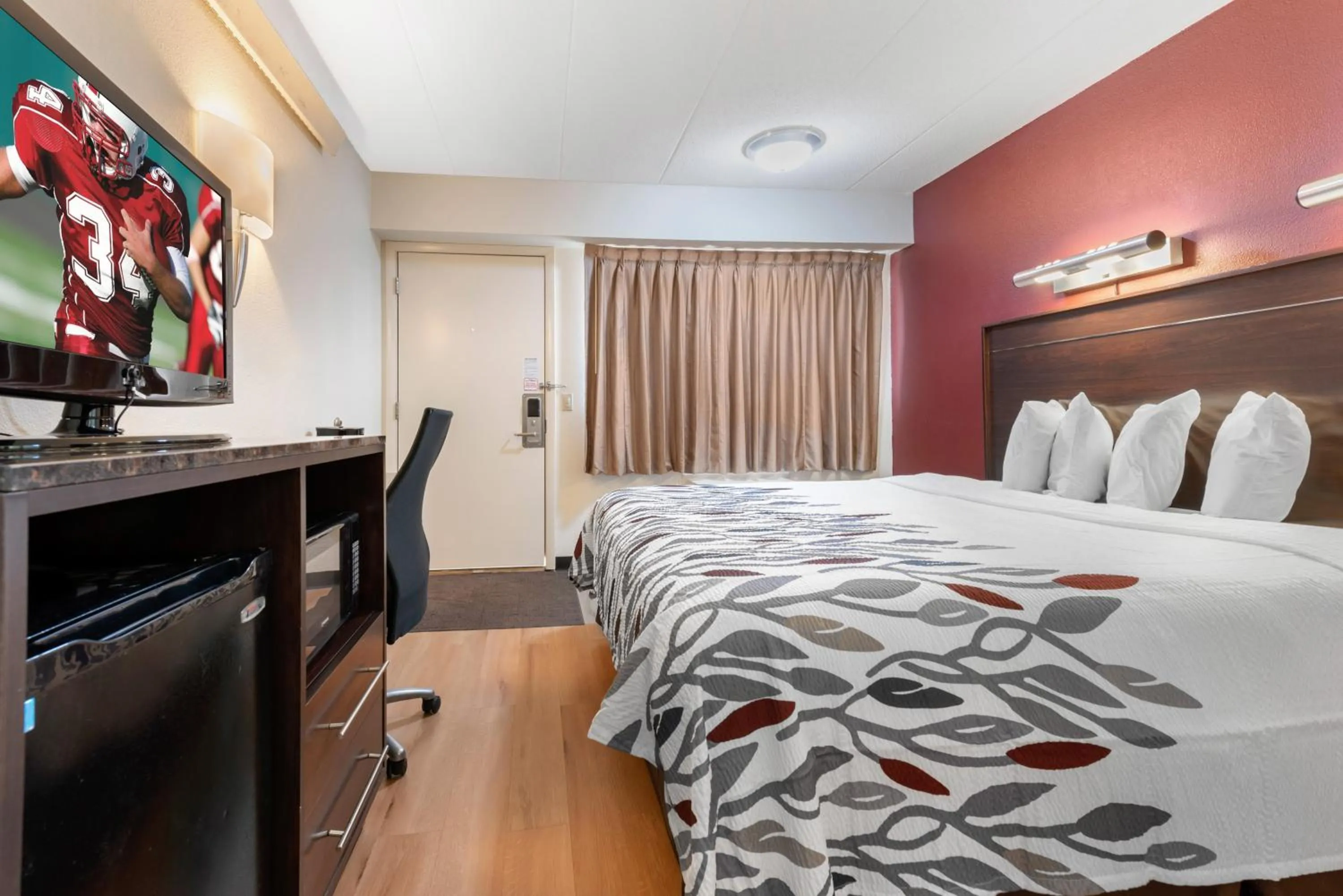 Photo of the whole room, Bed in Red Roof Inn Lafayette - Purdue University