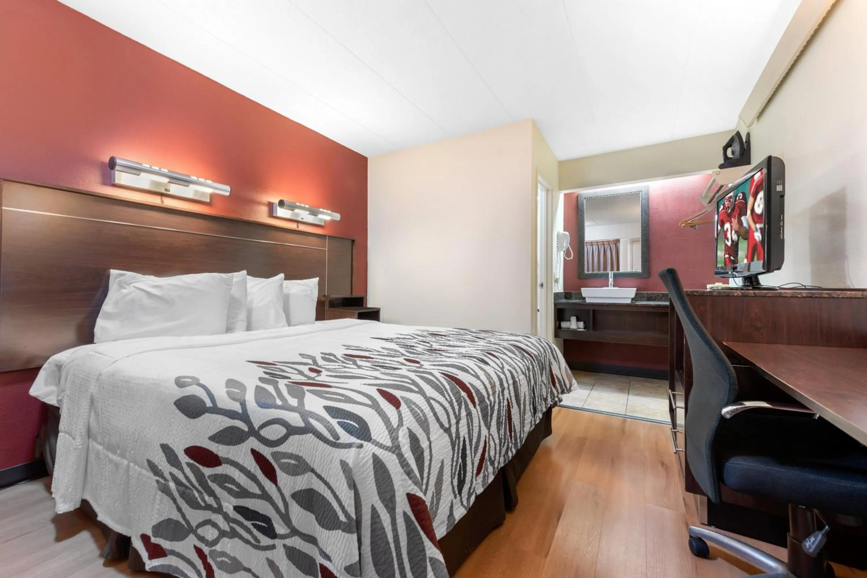 Photo of the whole room, Bed in Red Roof Inn Lafayette - Purdue University