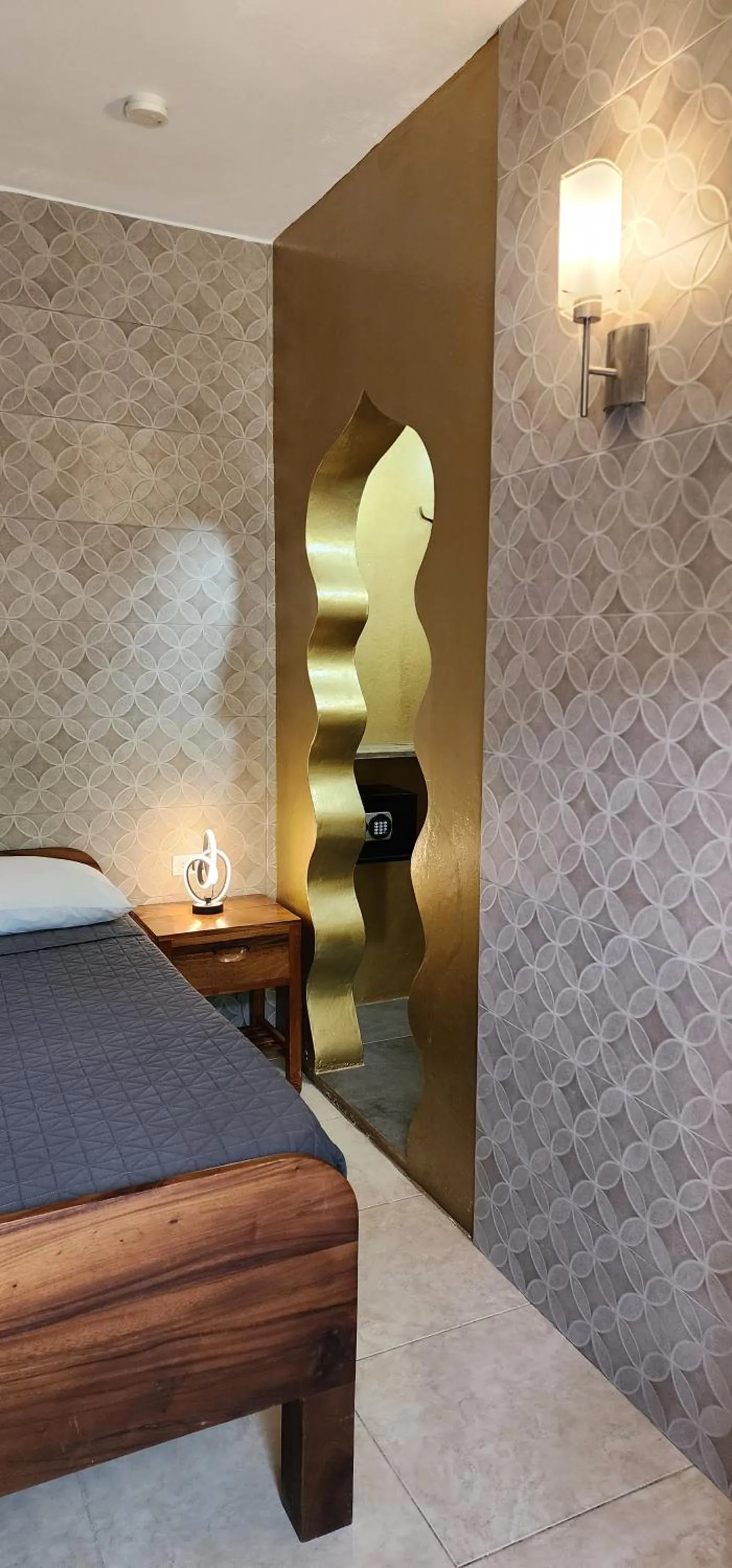 wardrobe, Bed in Sunrise Club Hotel