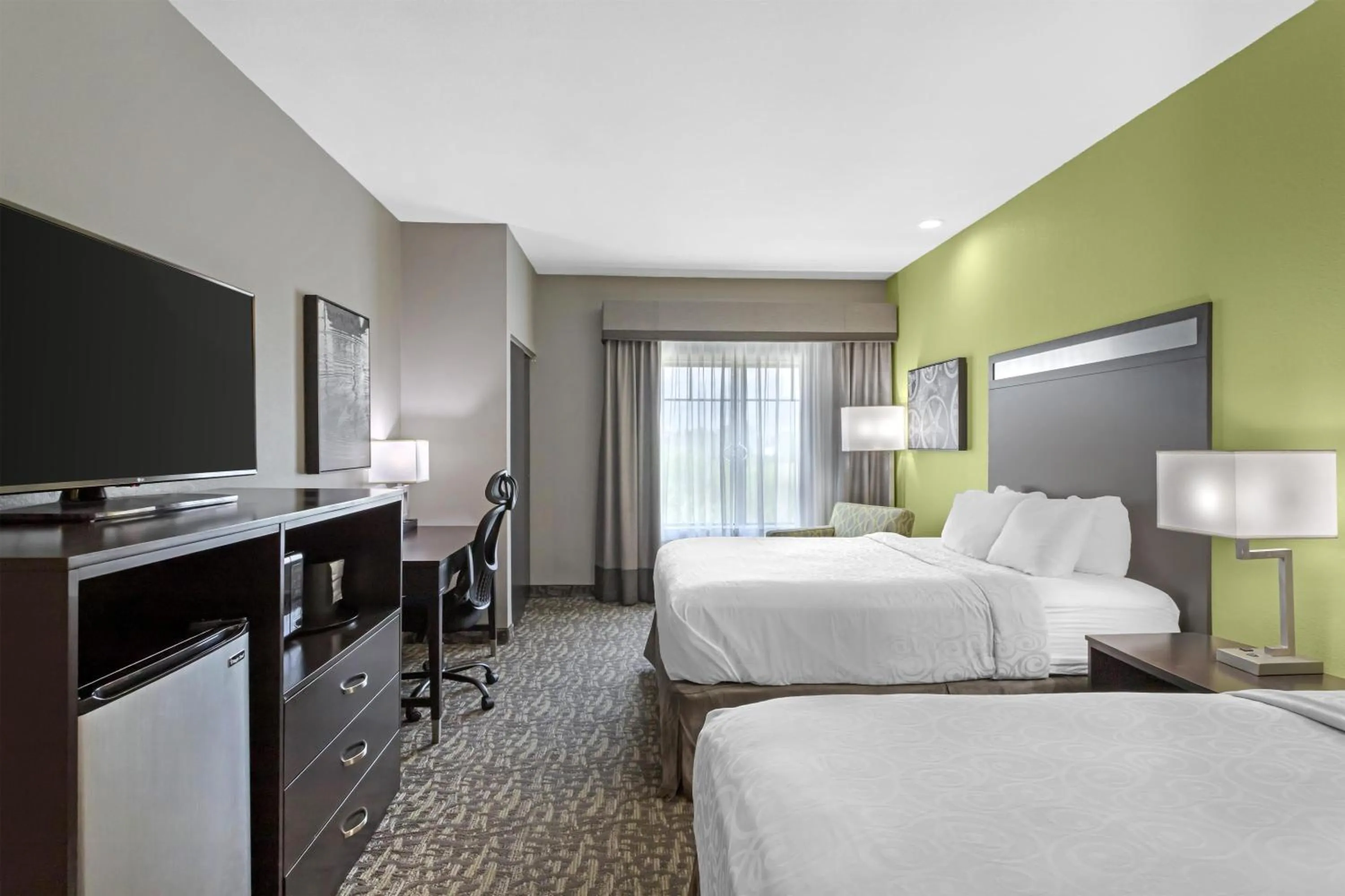 Bedroom, Bed in Best Western Plus Bay City Inn & Suites